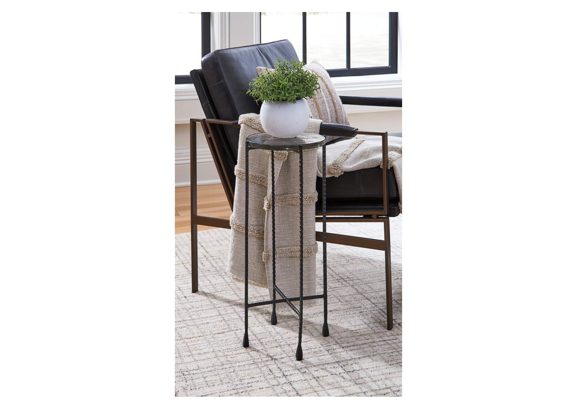 Newgoren Accent Table,Signature Design By Ashley