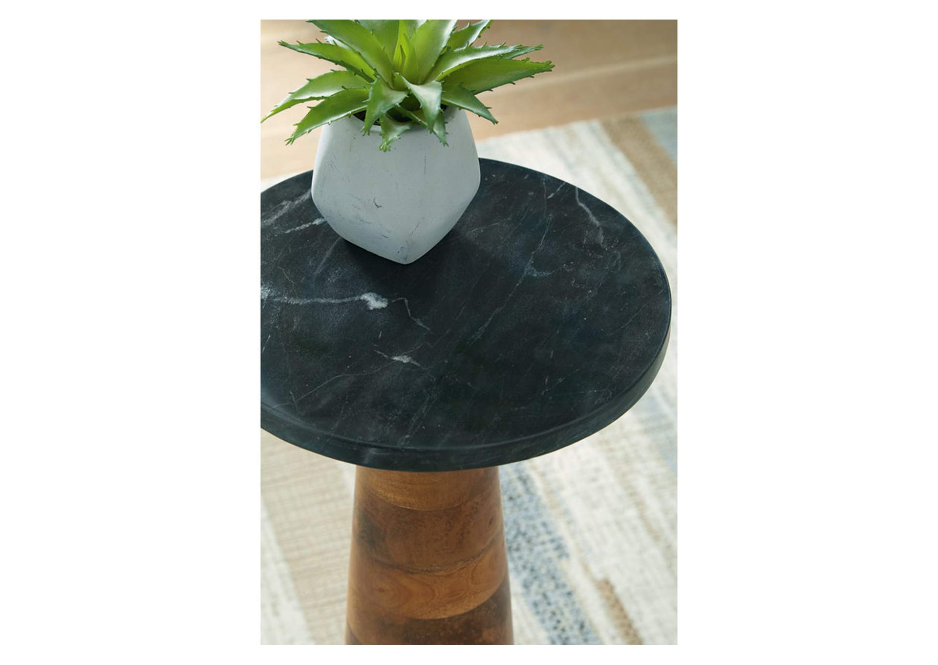 Quinndon Accent Table,Signature Design By Ashley