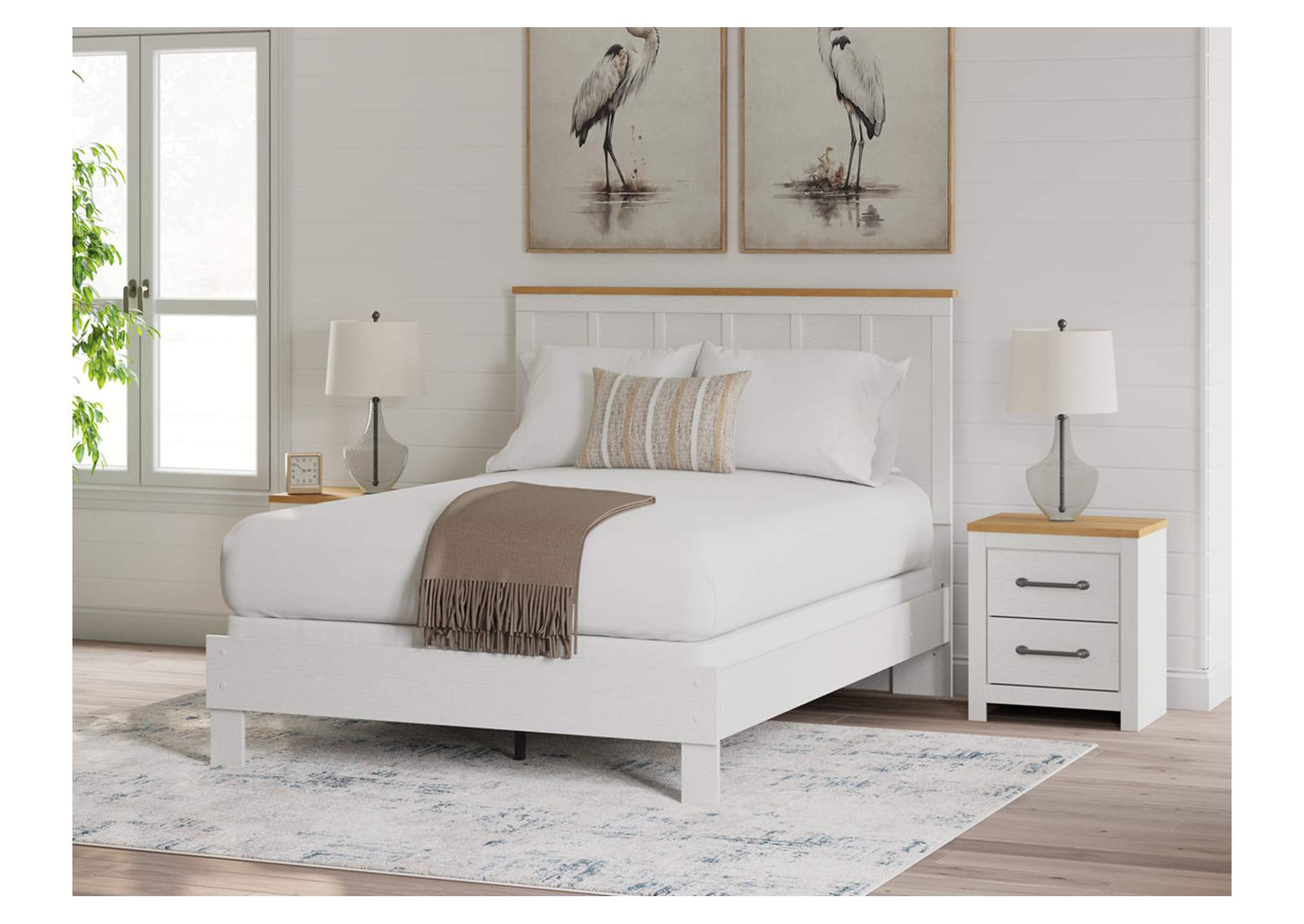 Linnocreek Queen Panel Bed,Benchcraft