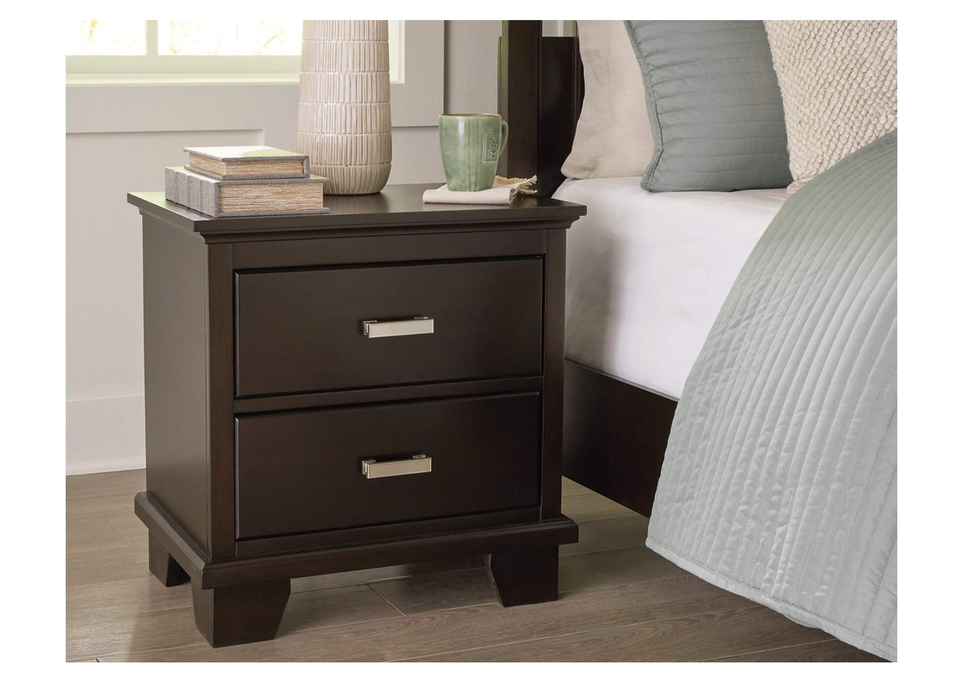 Covetown Queen Panel Bed with Mirrored Dresser, Chest and 2 Nightstands,Signature Design By Ashley