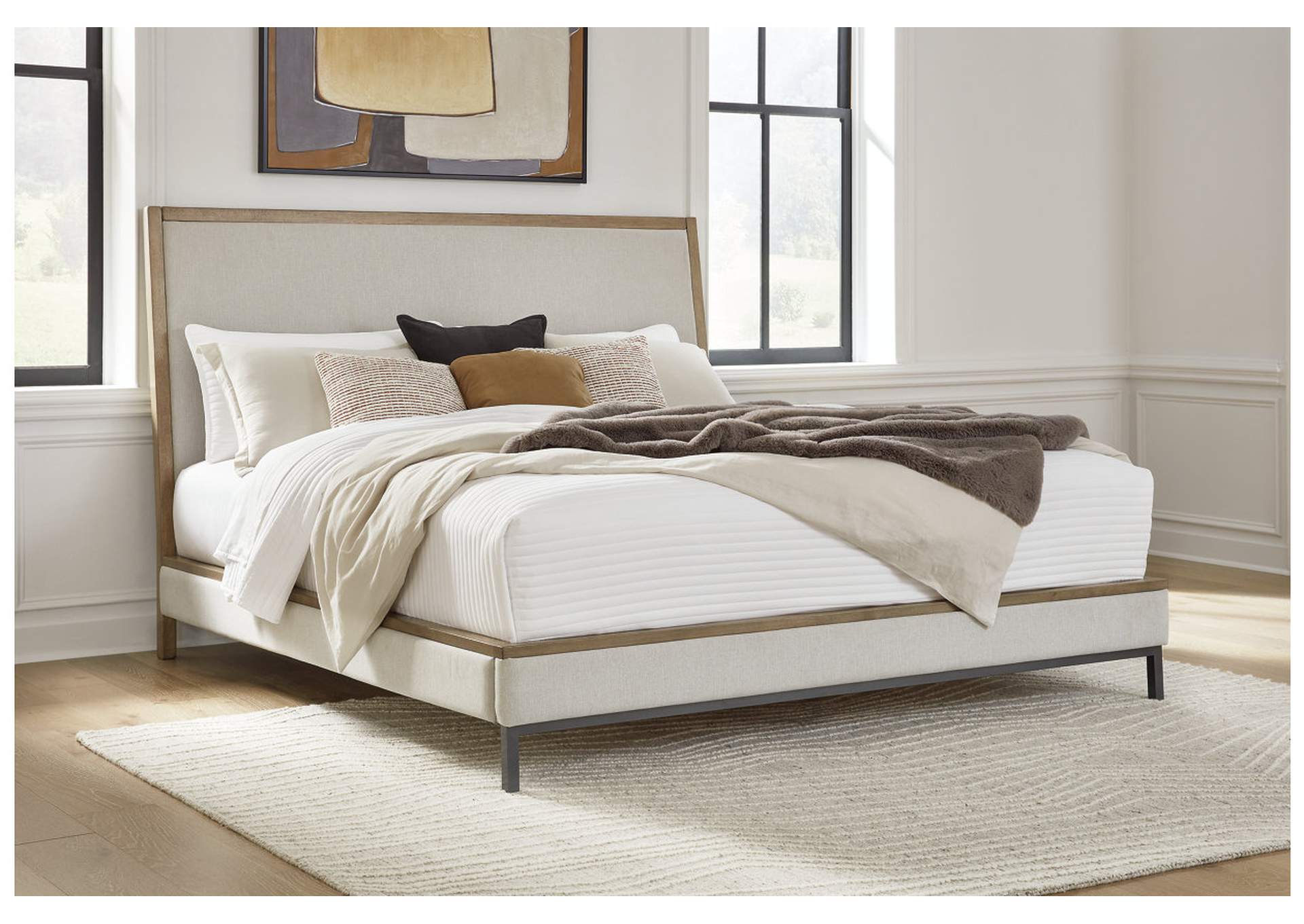 Tomtyn King Upholstered Bed,Benchcraft