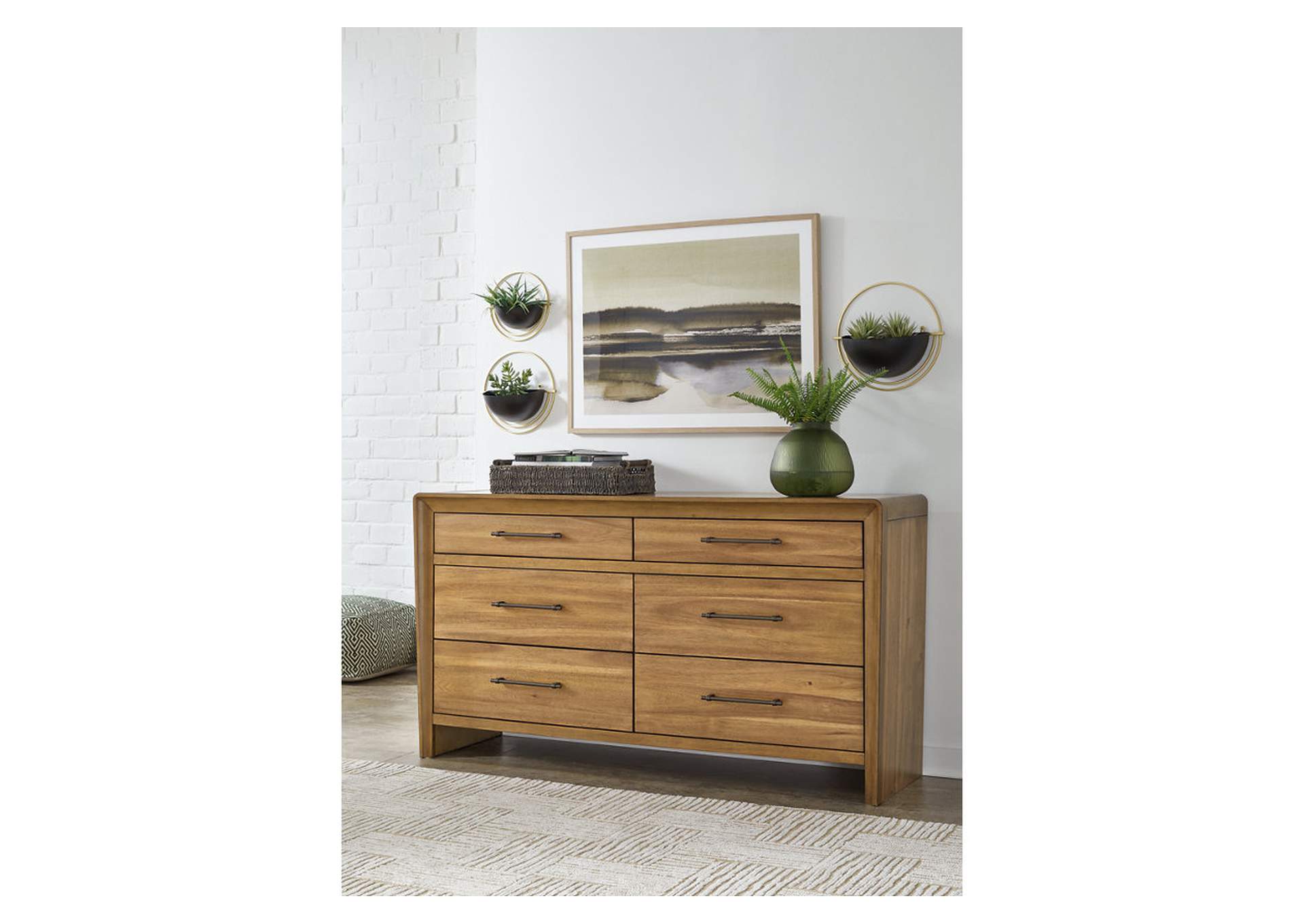 Takston Dresser,Ashley