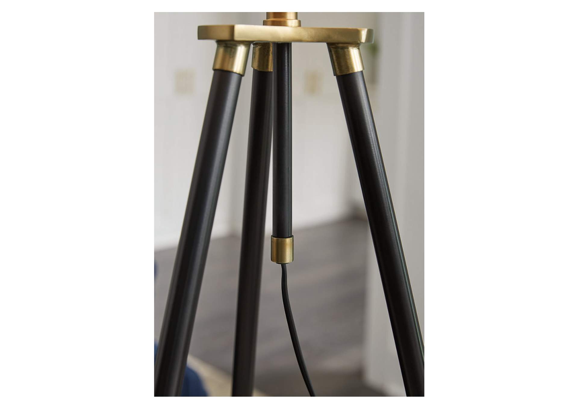 Cashner Floor Lamp,Signature Design By Ashley