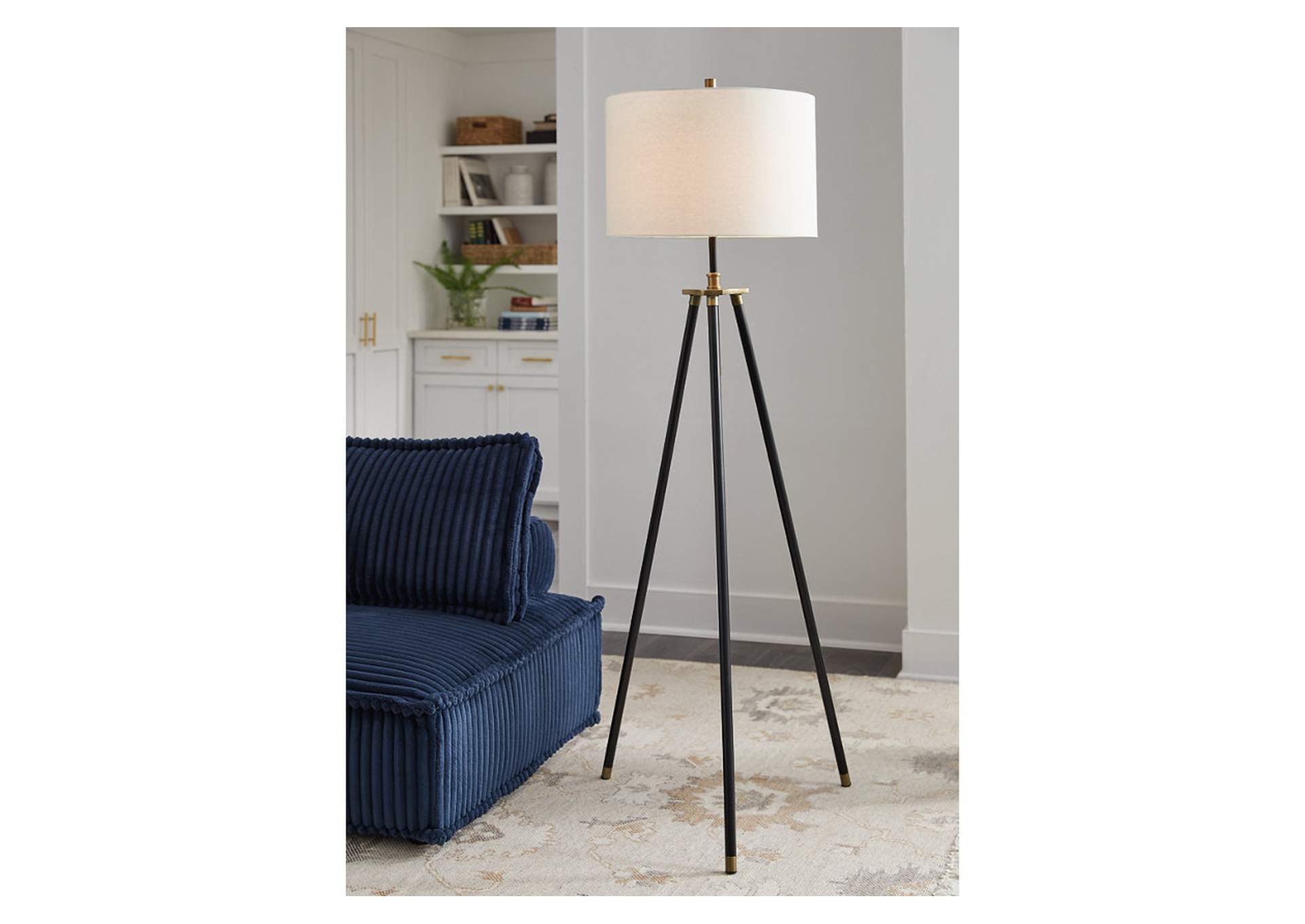 Cashner Floor Lamp,Signature Design By Ashley