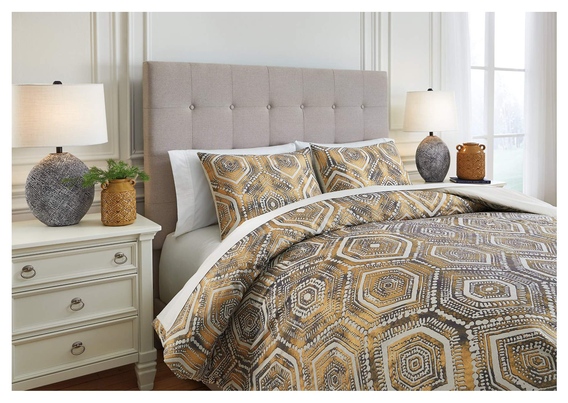 Eilena King Comforter Set,Signature Design By Ashley