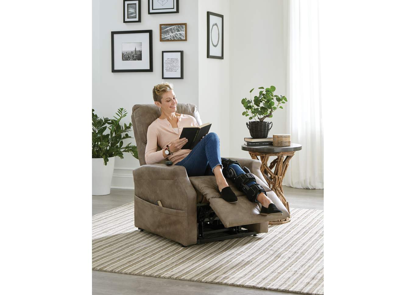 Brett Power Lift Lay Flat Recliner,Jackson Catnapper