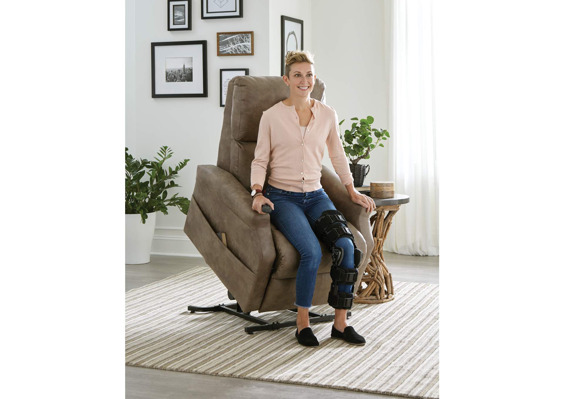 Brett Power Lift Lay Flat Recliner,Jackson Catnapper