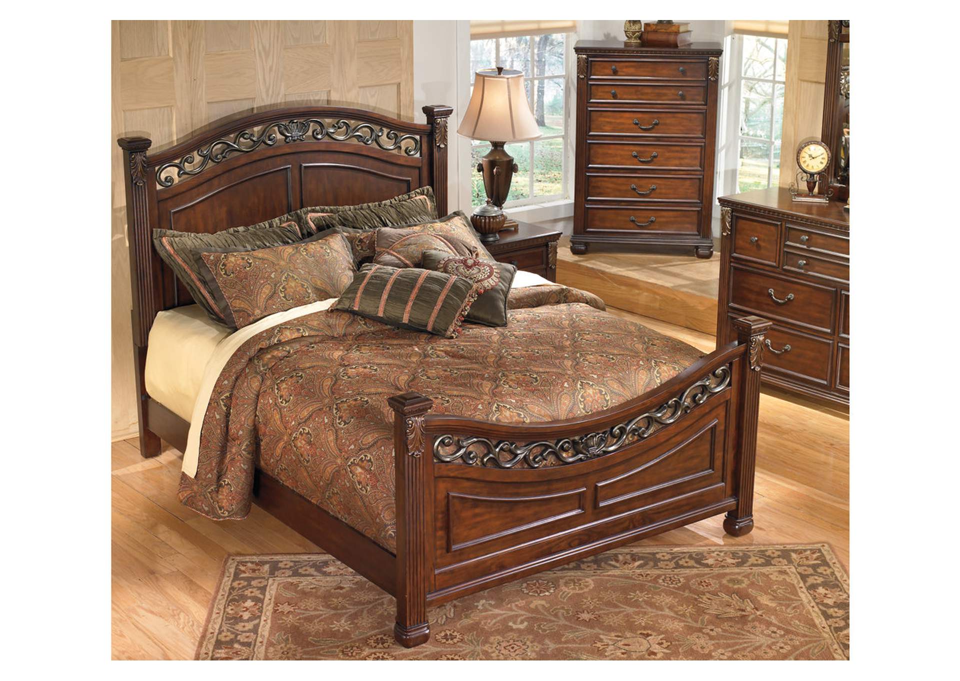 Leahlyn Queen Panel Bed,Signature Design By Ashley