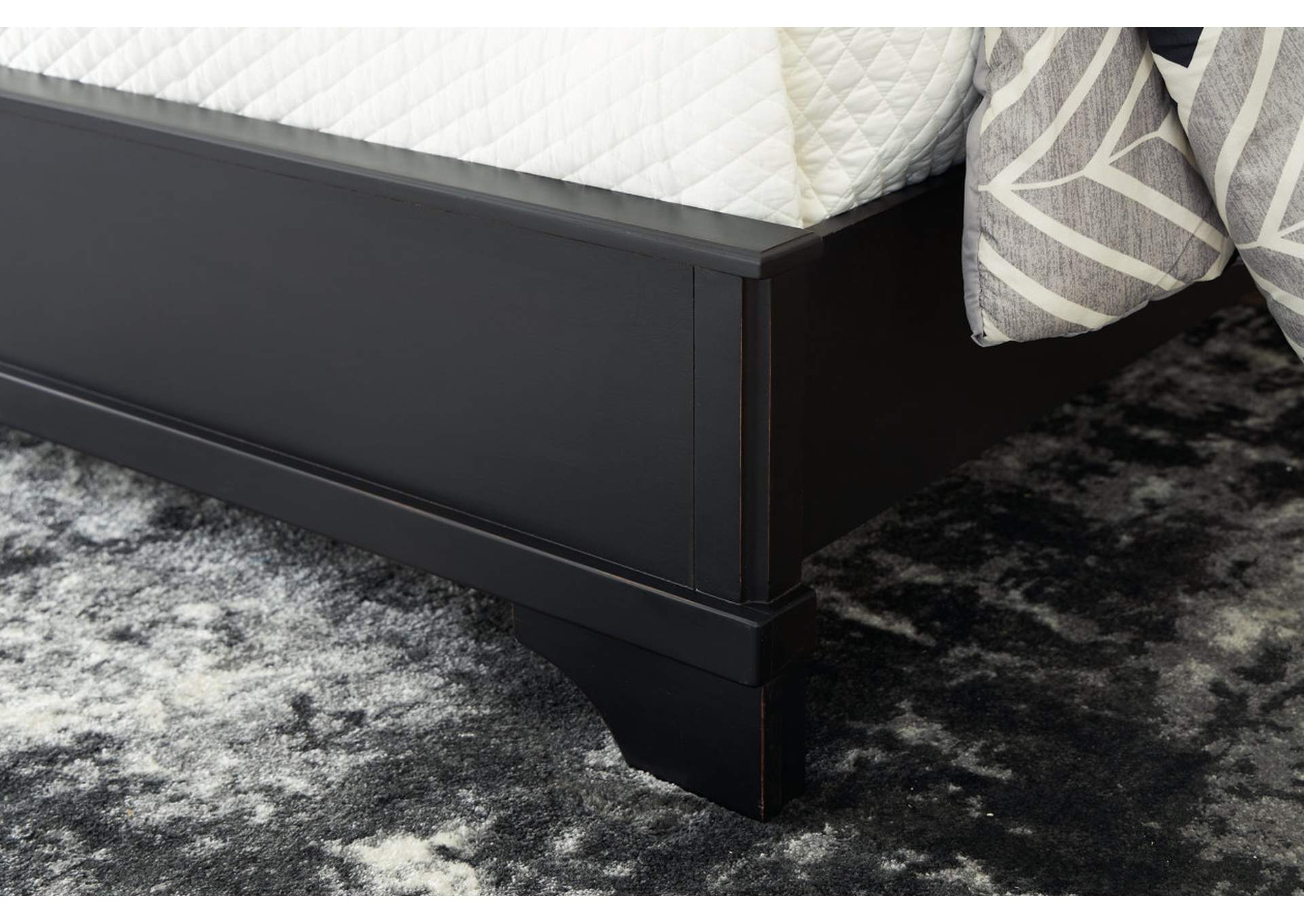Chylanta Queen Sleigh Bed,Signature Design By Ashley