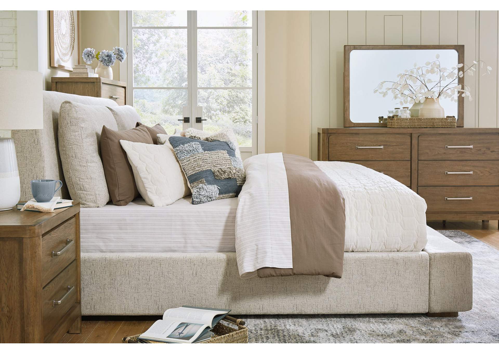 Cabalynn King Upholstered Bed,Signature Design By Ashley