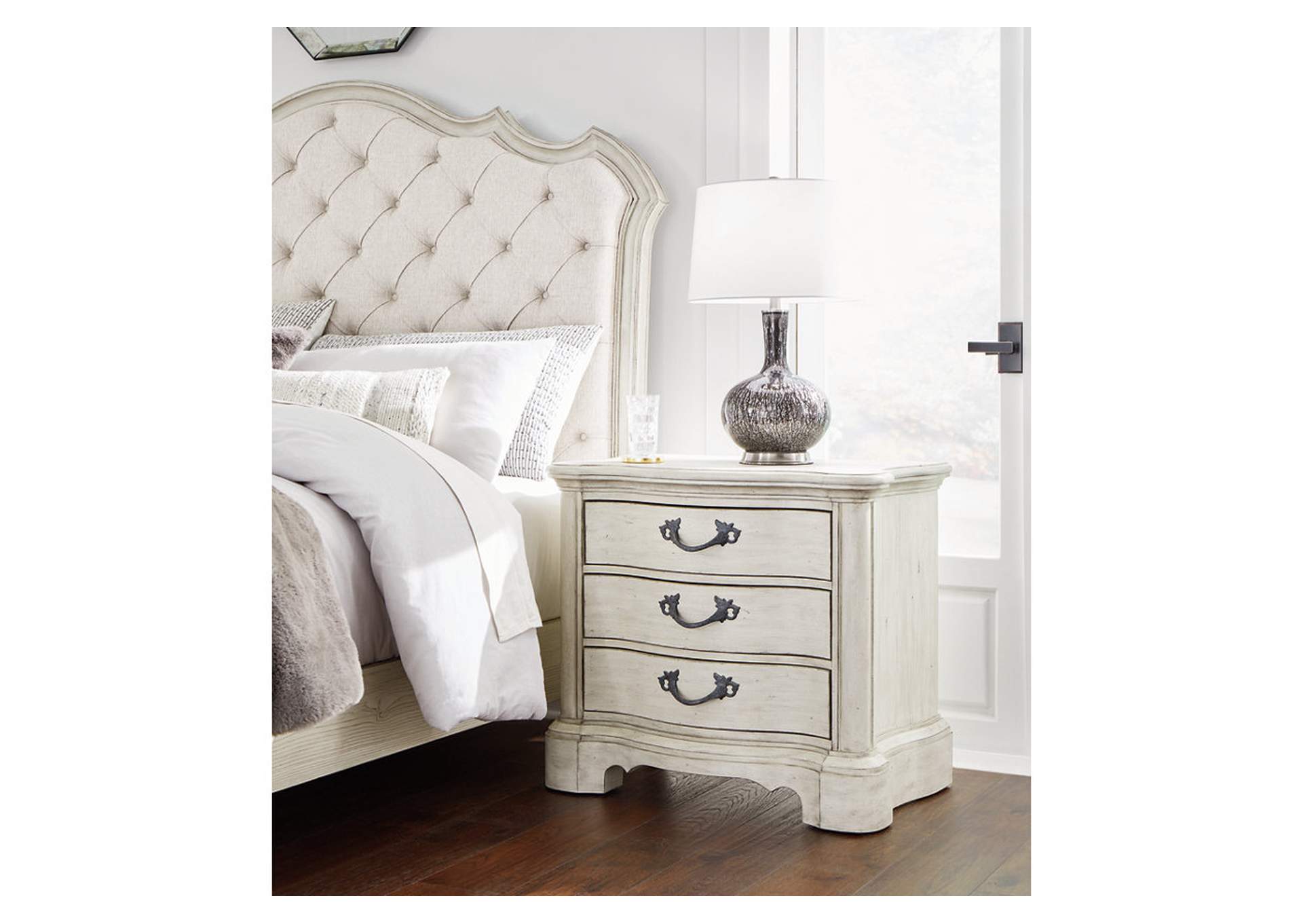 Arlendyne Queen Upholstered Bed with Mirrored Dresser and Nightstand,Signature Design By Ashley