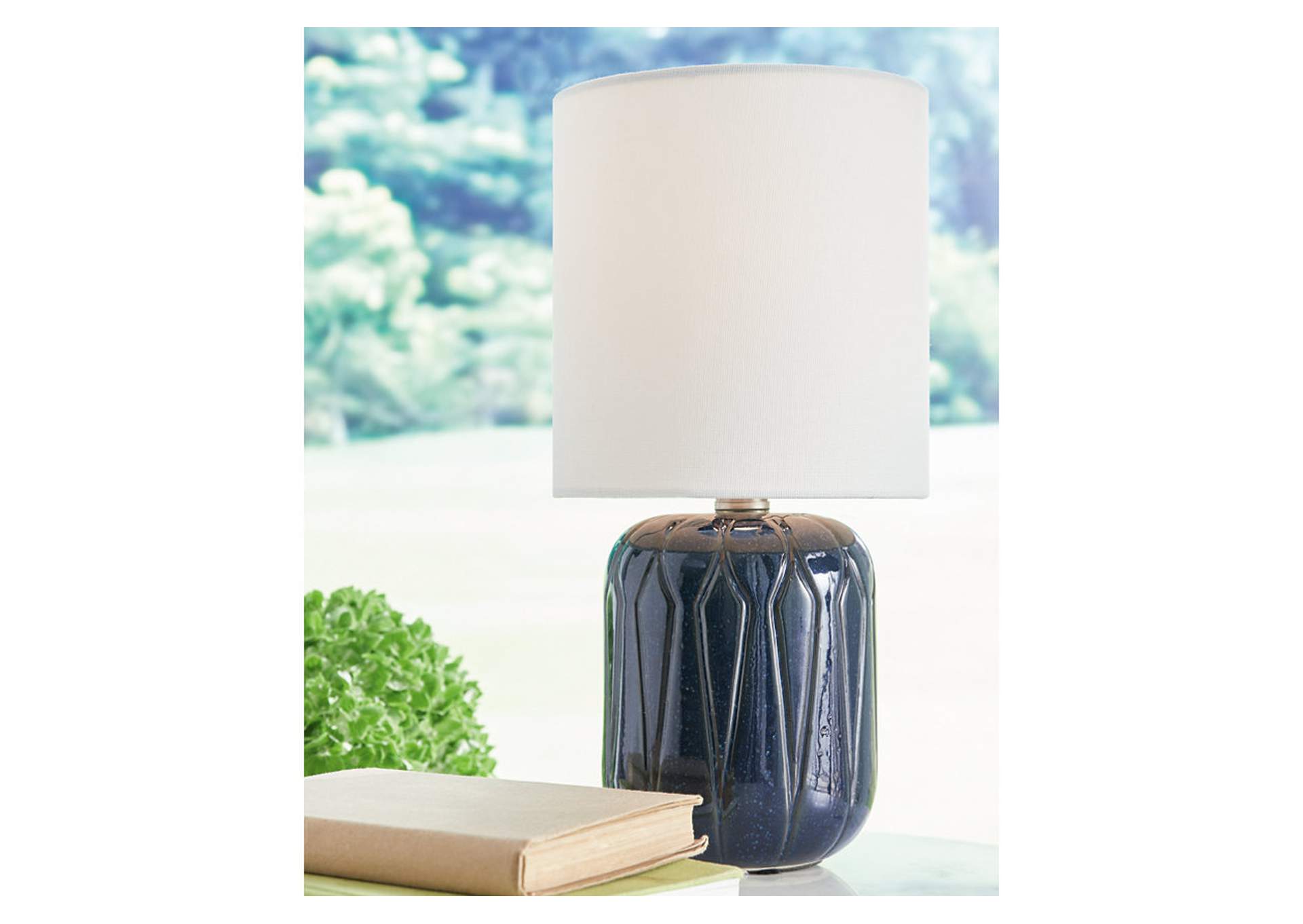 Hengrove Table Lamp,Signature Design By Ashley