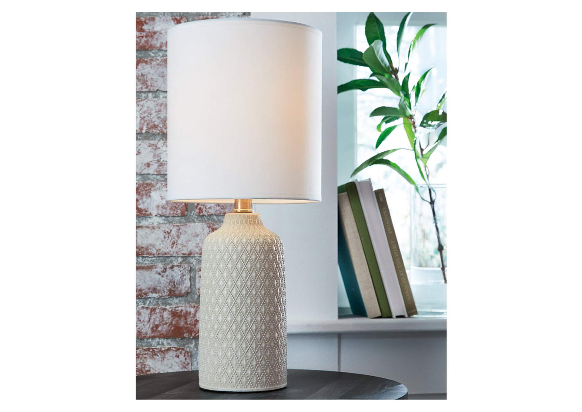 Donnford Table Lamp,Signature Design By Ashley