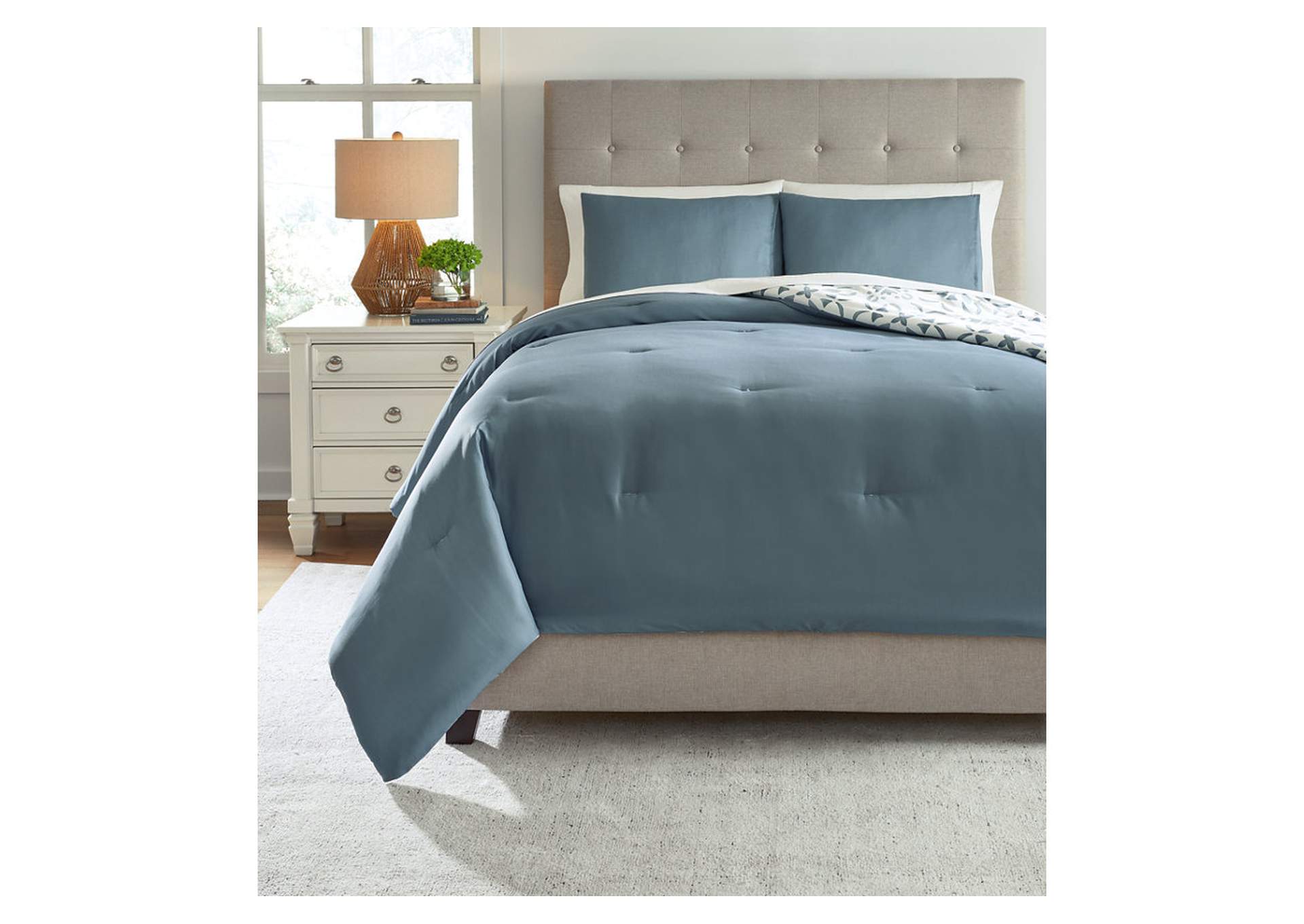 Adason Queen Comforter Set,Signature Design By Ashley