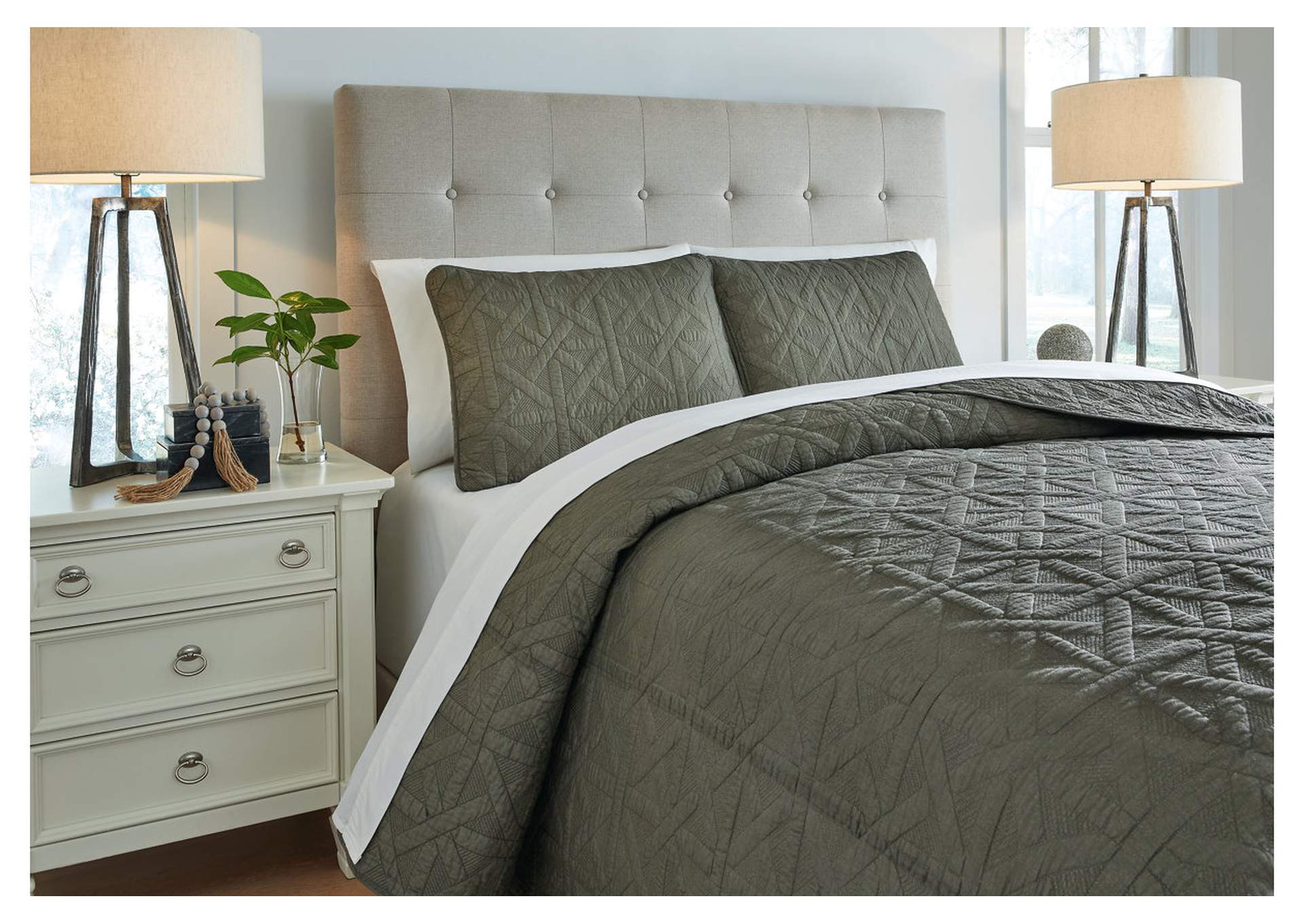Guslea Queen Coverlet Set,Signature Design By Ashley