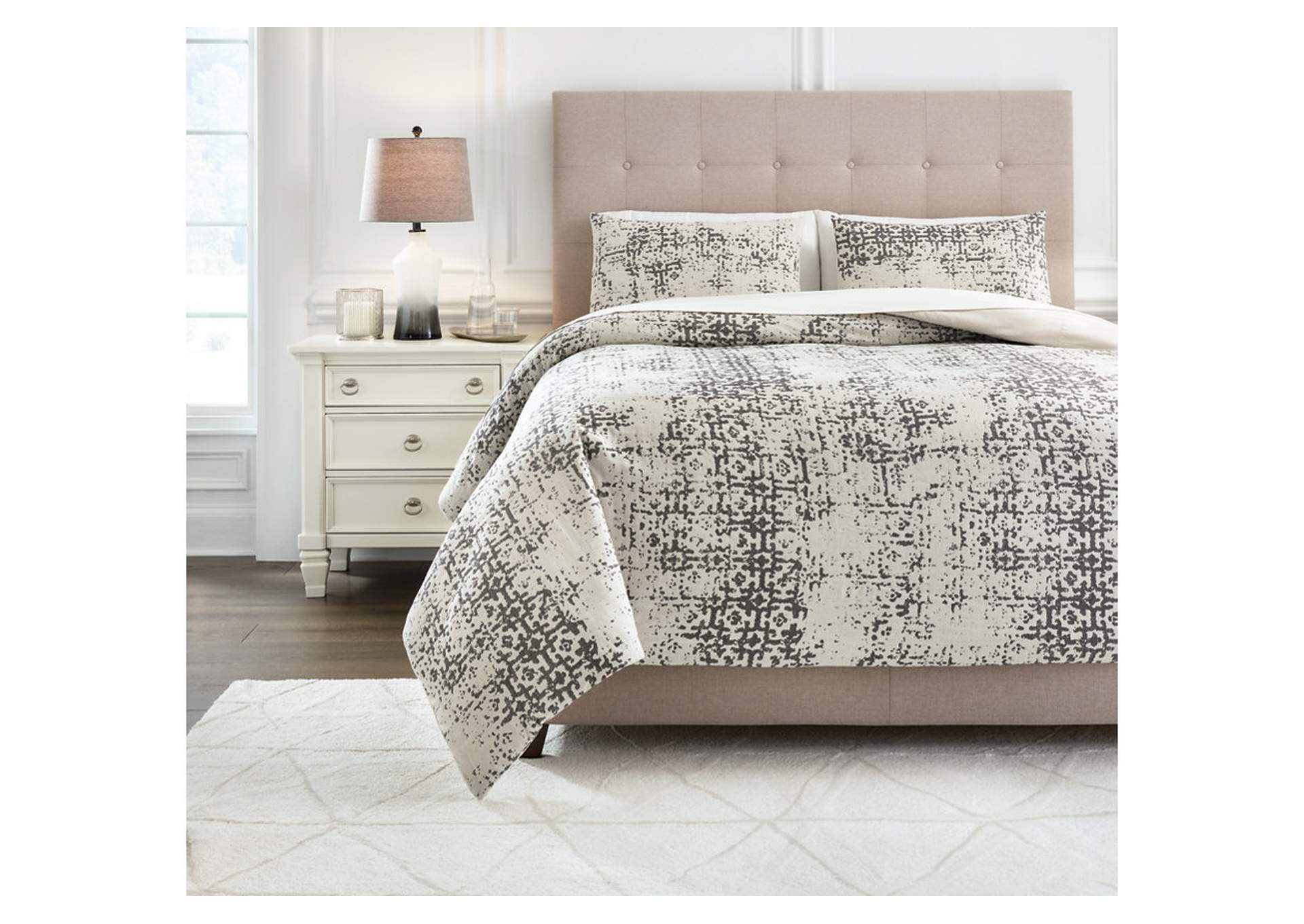 Addey King Comforter Set,Signature Design By Ashley