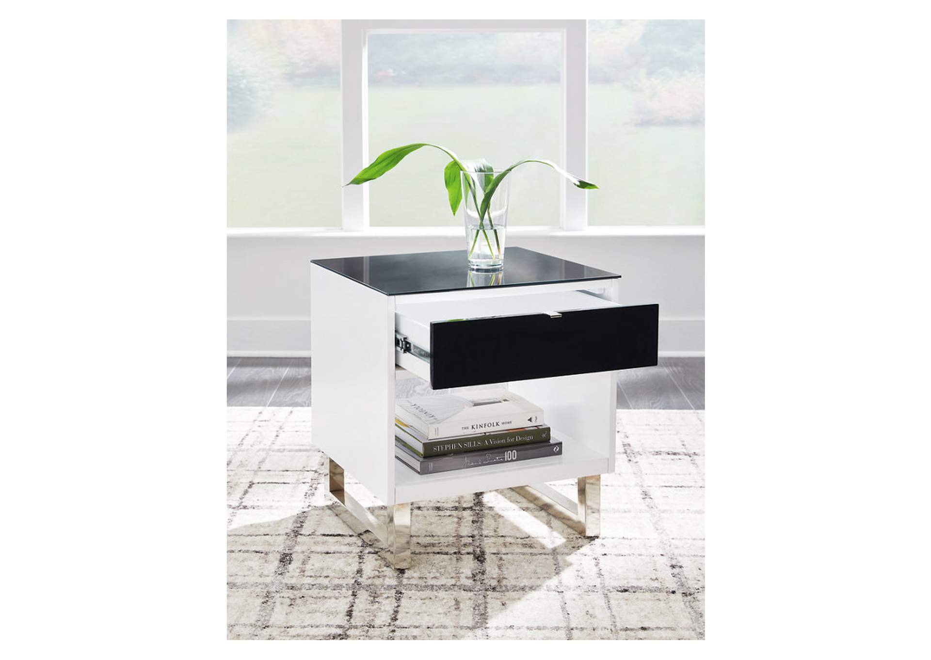 Gardoni End Table,Signature Design By Ashley