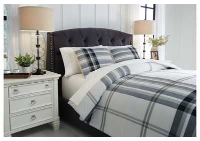 Stayner 3-Piece Queen Comforter Set,Signature Design By Ashley
