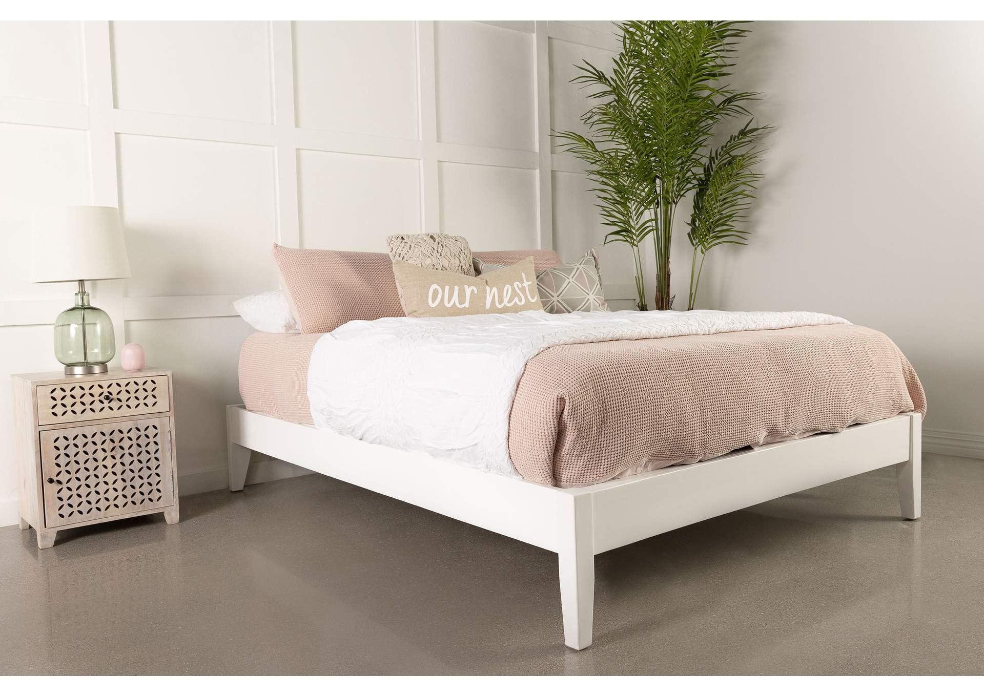 Hounslow Platform California King Bed White,Coaster Furniture