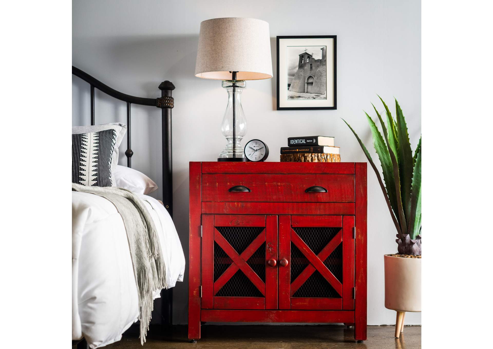 Simon - Accent Chest Red,Elements