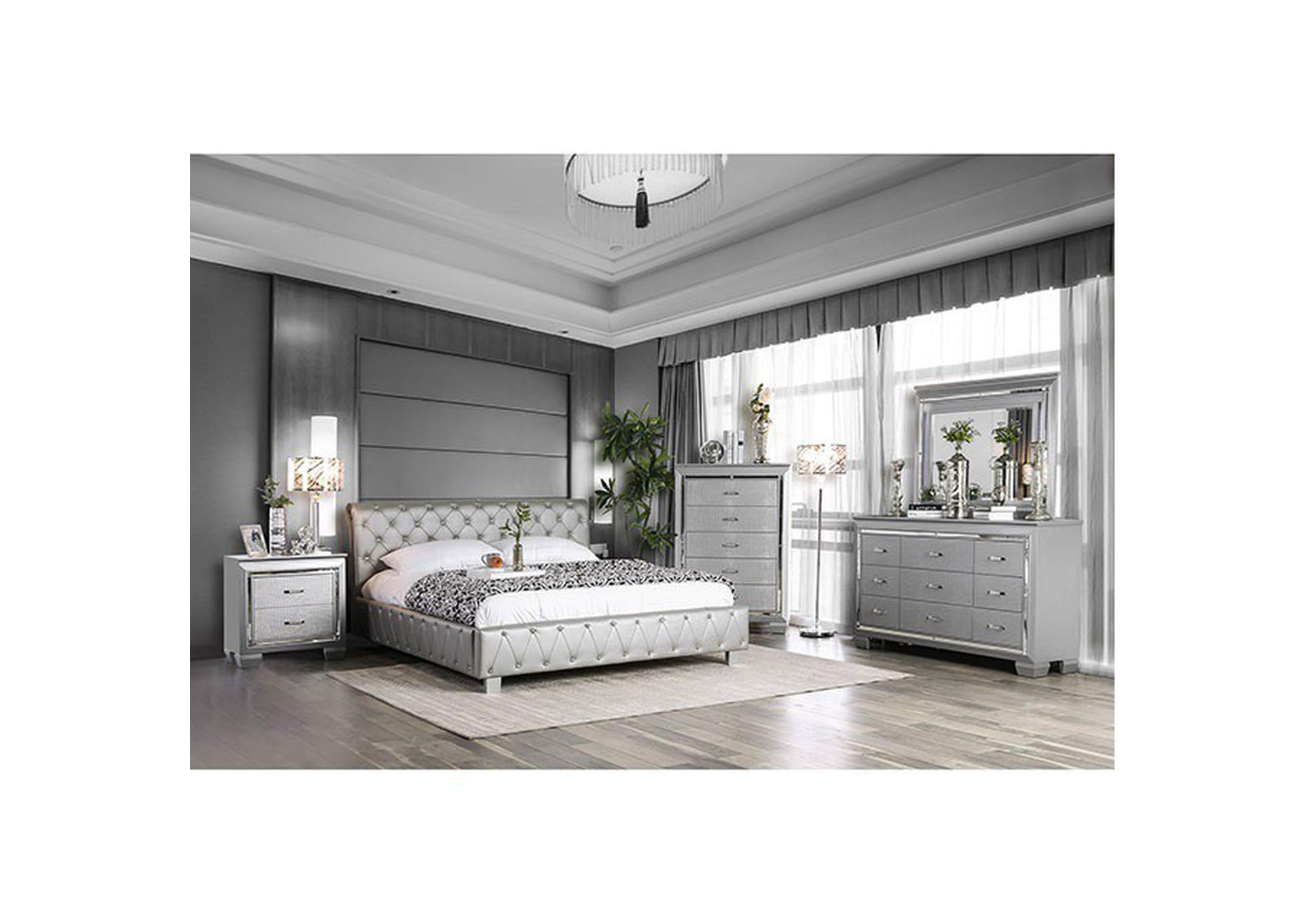 Juilliard E.King Bed,Furniture of America