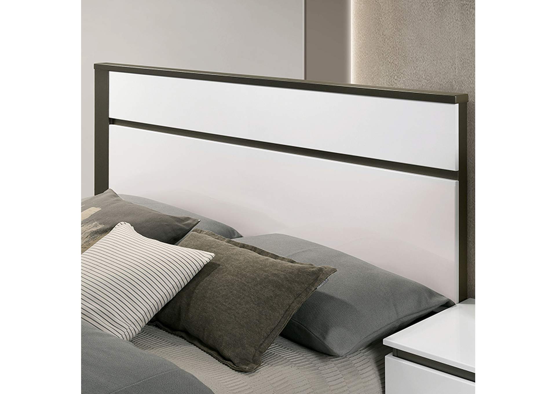 Birsfelden Queen Bed,Furniture of America