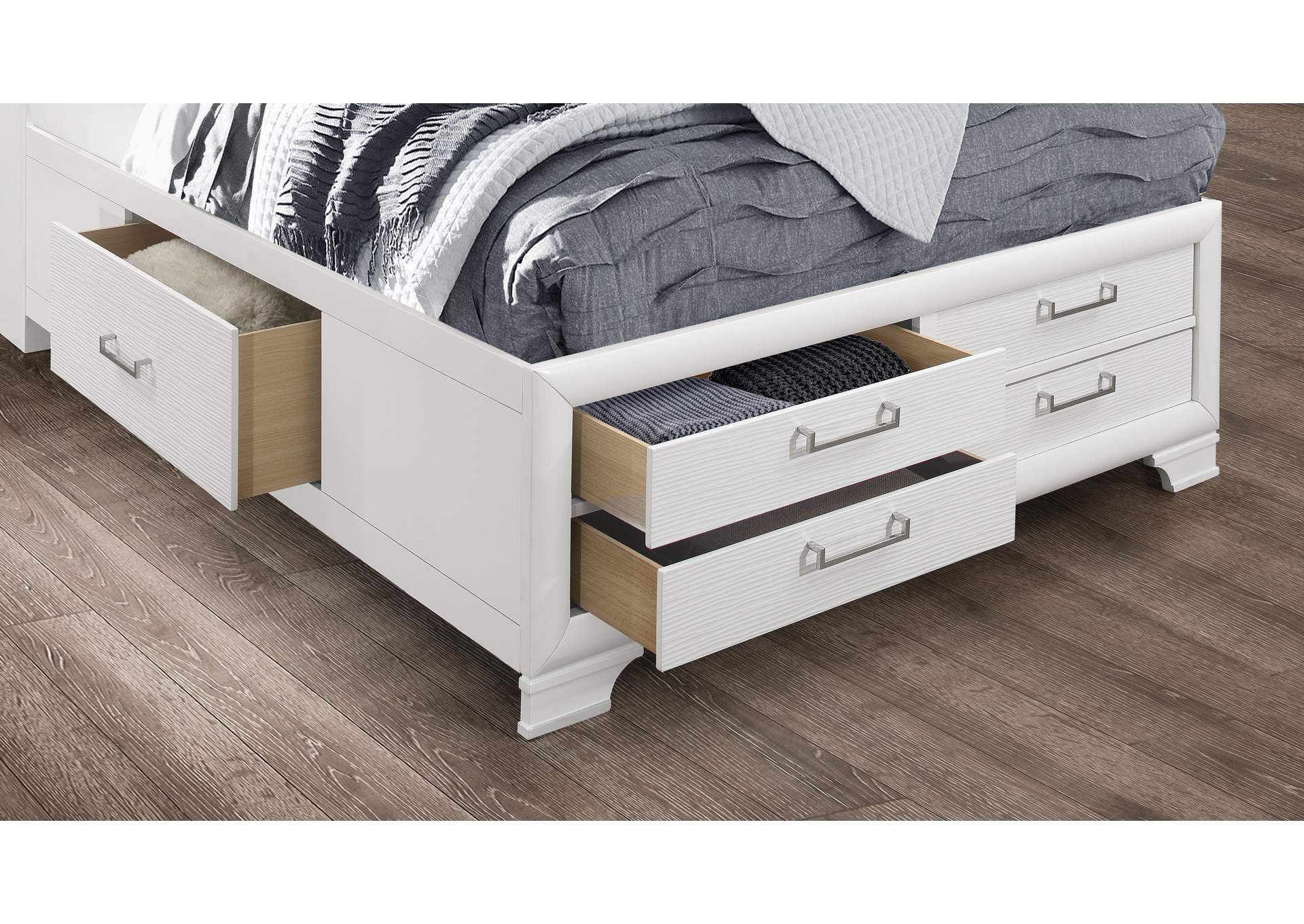 White Jordyn Full Bed,Global Furniture USA