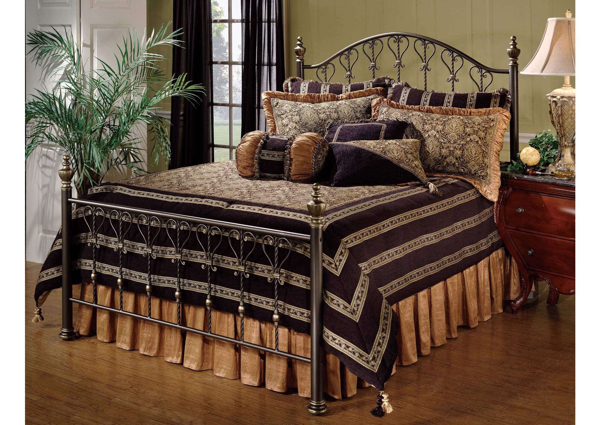 Huntley Queen Bed w/Rails,Hillsdale