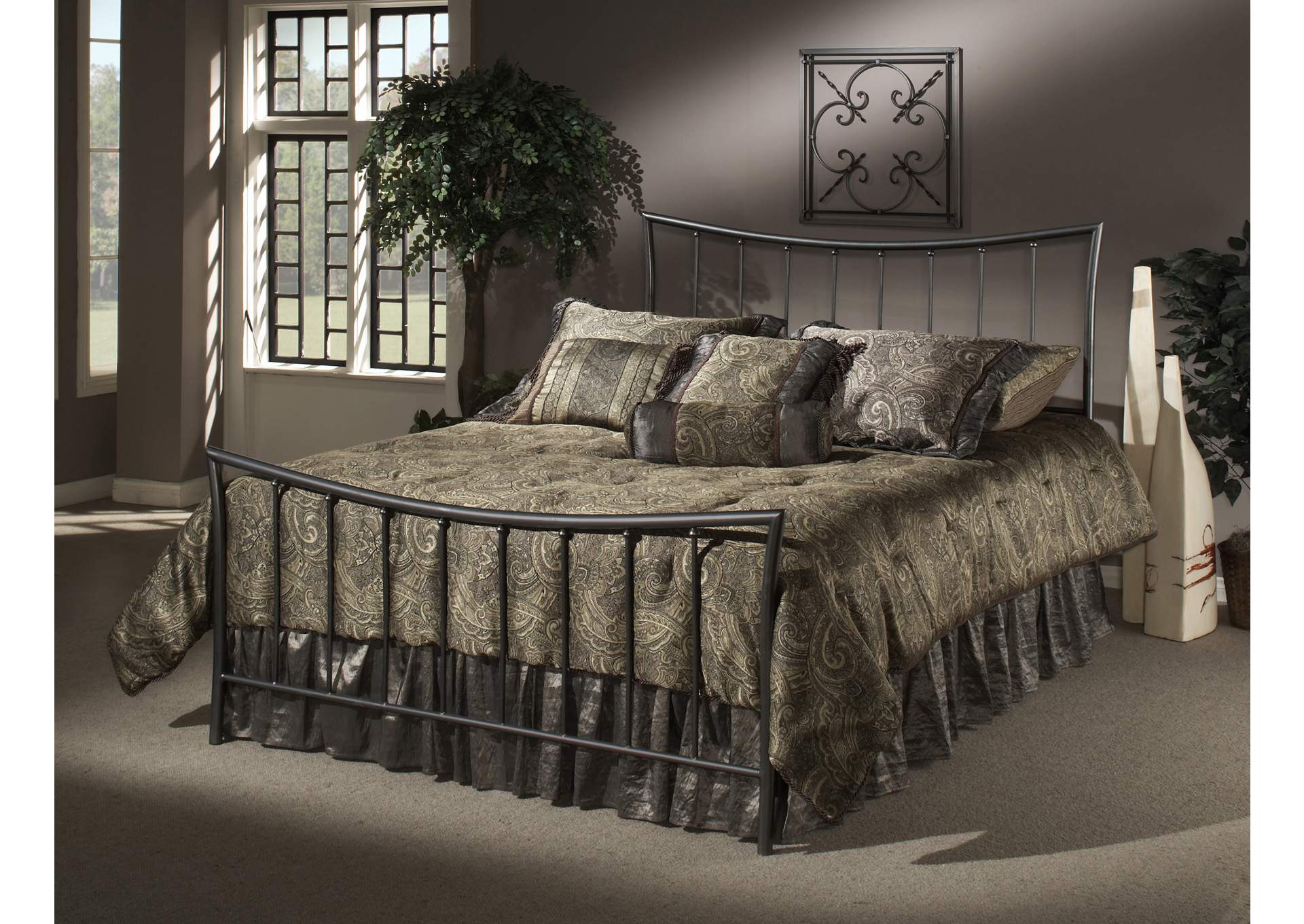 Edgewood Queen Bed w/Rails,Hillsdale
