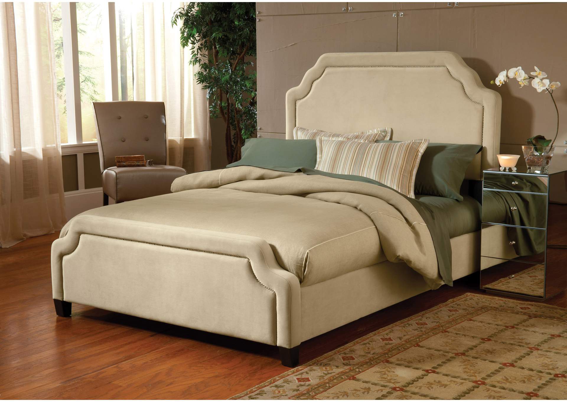Carlyle Queen Bed w/Rails,Hillsdale