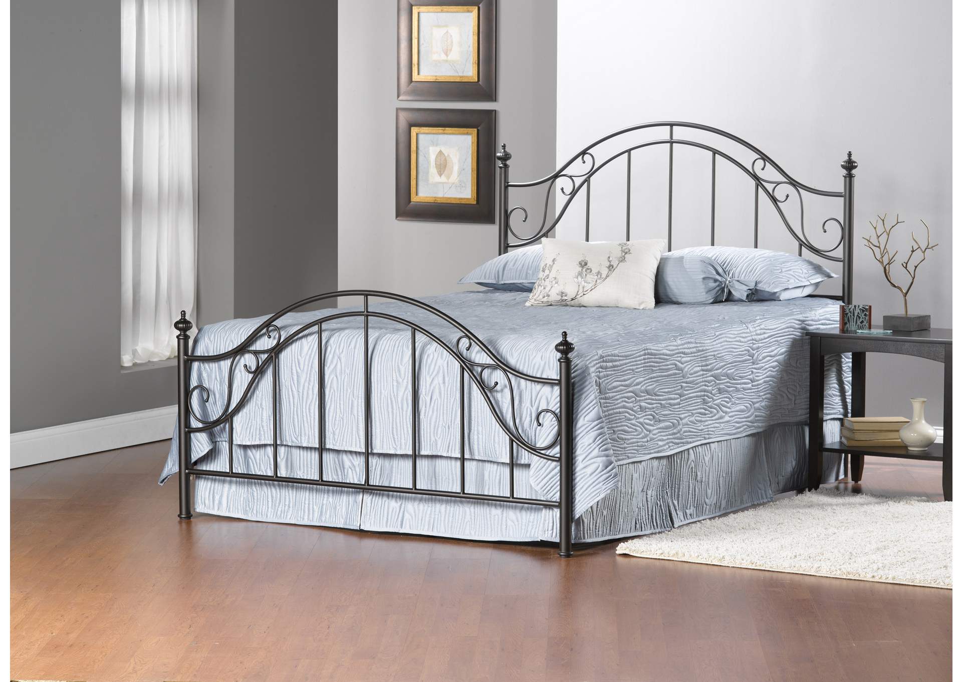 Clayton King Bed w/Rails,Hillsdale