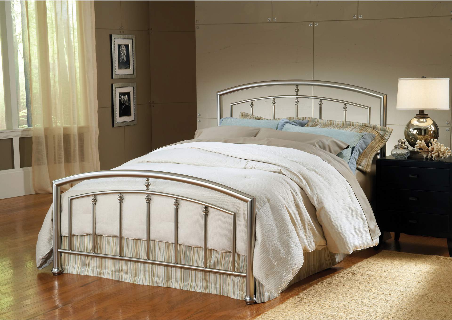 Claudia Queen Bed w/Rails,Hillsdale
