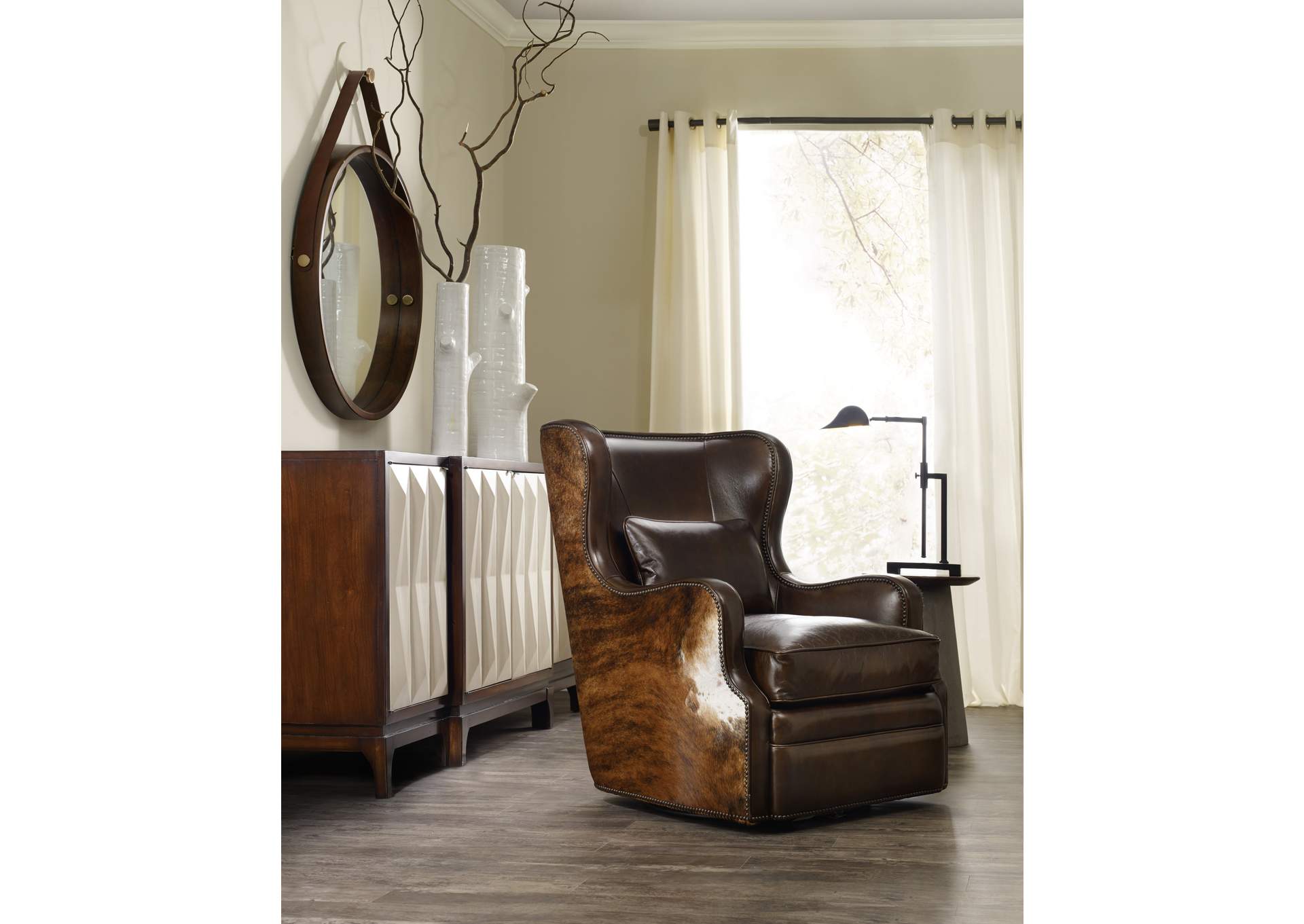 Wellington Swivel Club Chair,Hooker Furniture