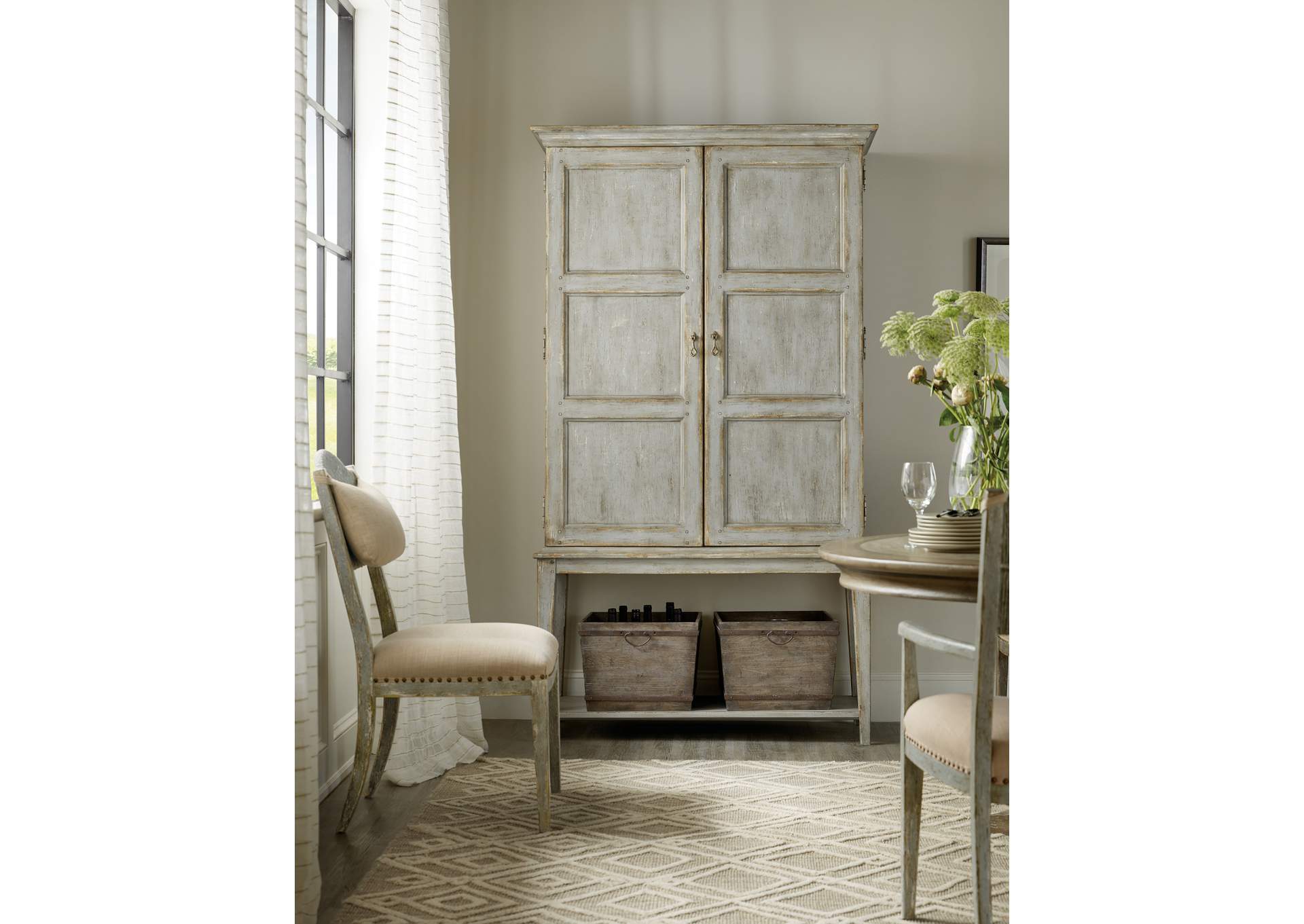 Alfresco Vino della Vita Vintners Cabinet,Hooker Furniture