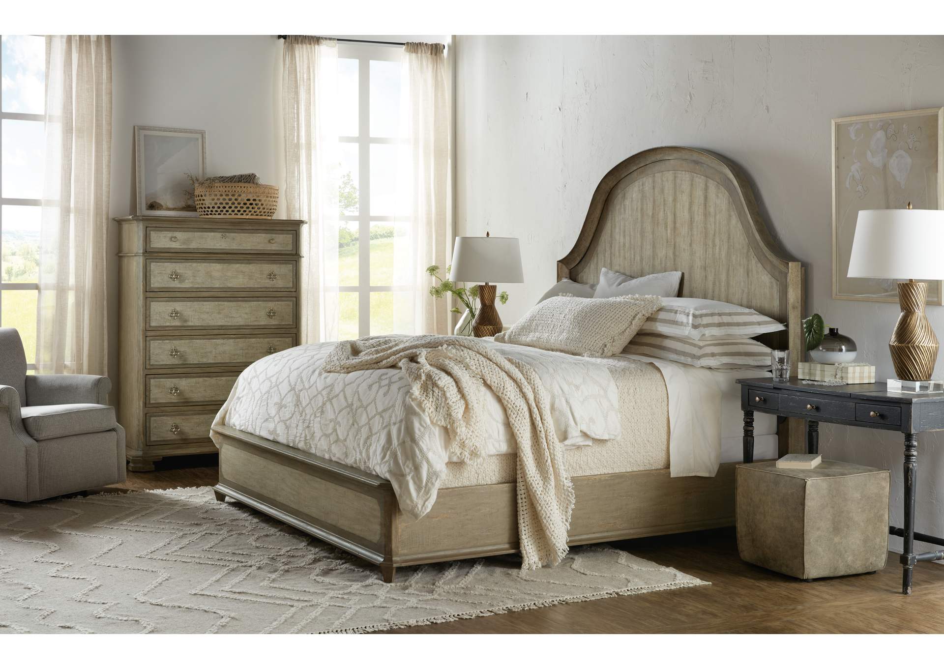 Alfresco Lauro Queen Panel Bed With Metal,Hooker Furniture