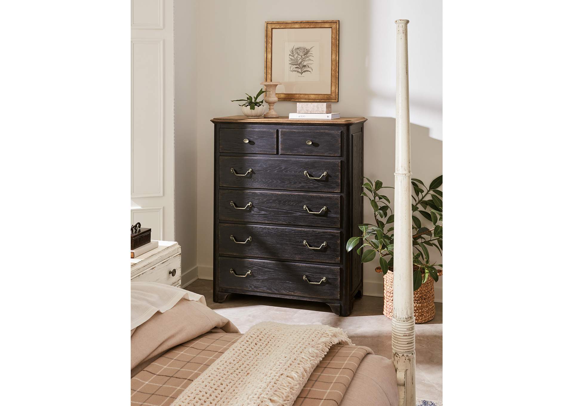 Americana Six - Drawer Chest,Hooker Furniture