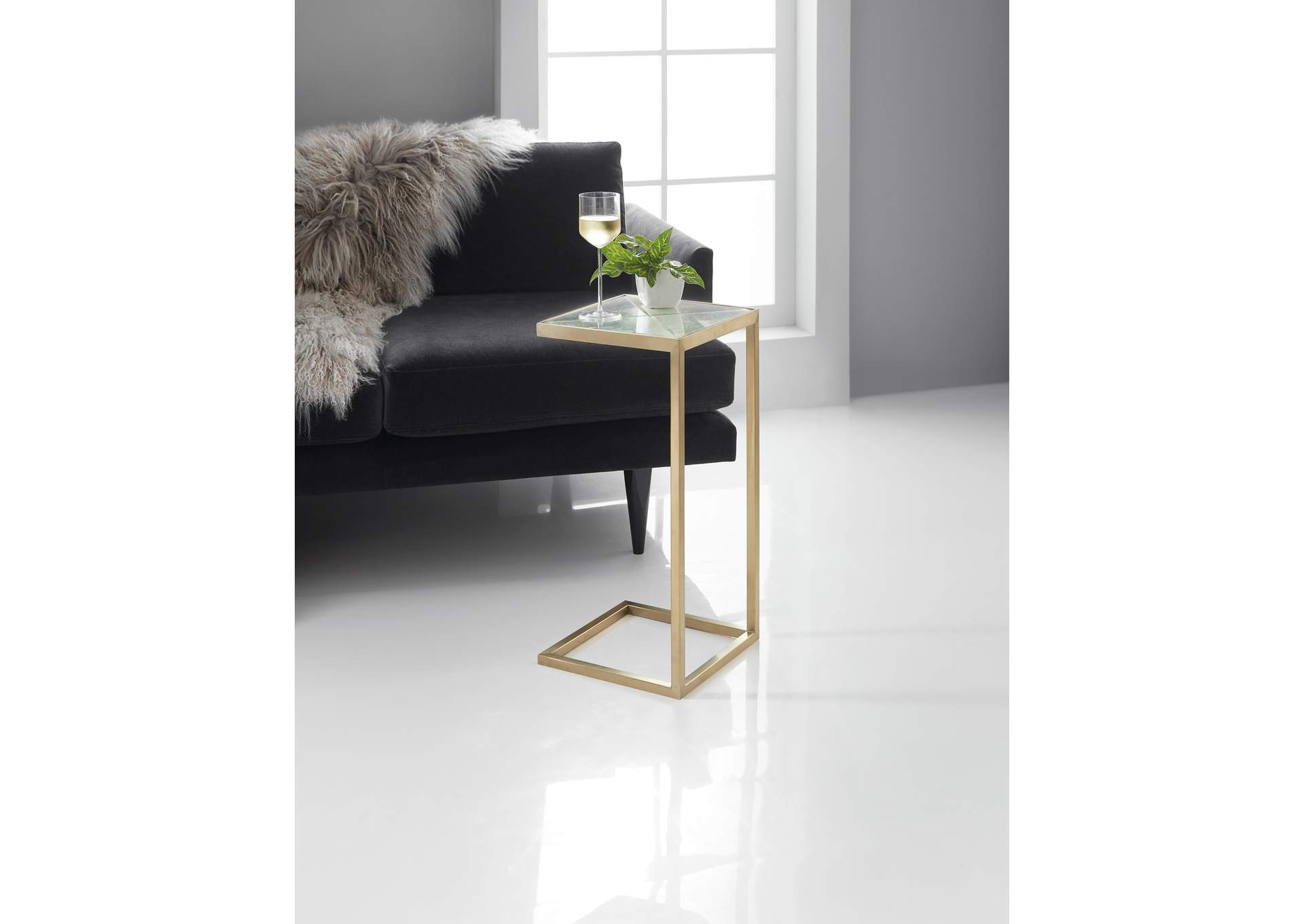 Melange Holmes C - Shaped Accent Table,Hooker Furniture