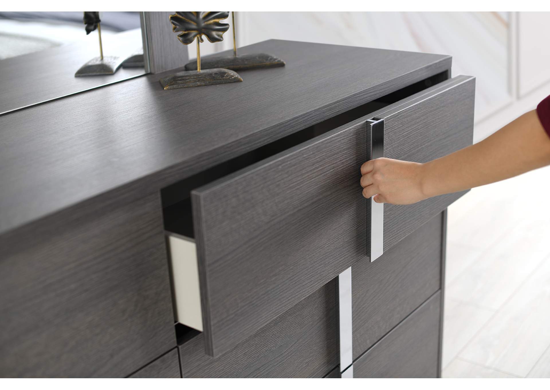 Giulia Chest In Matte Gray,J&M Furniture