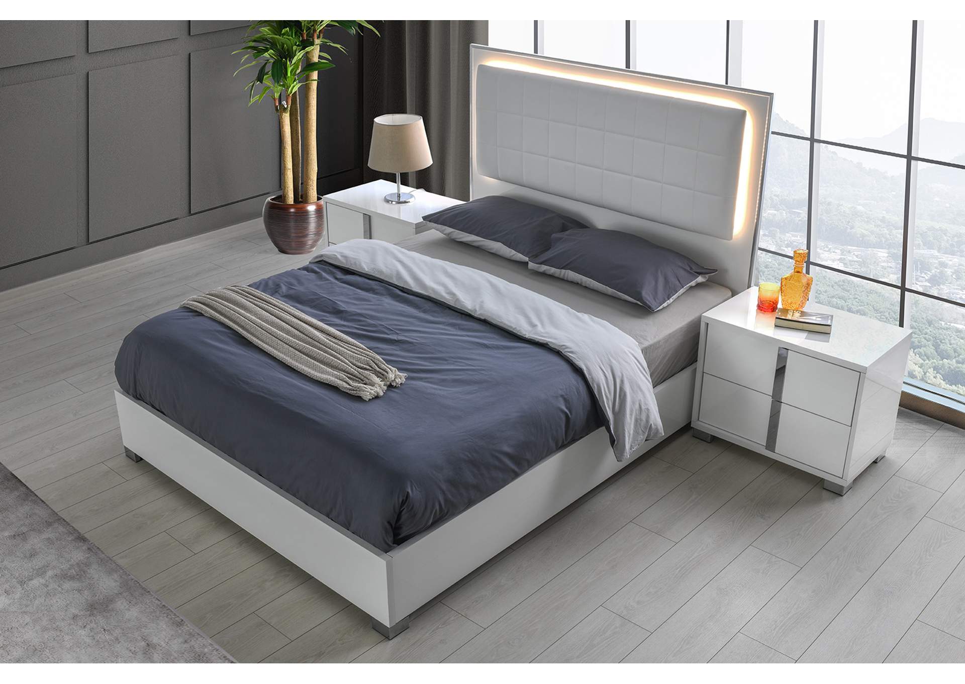 Giulia Queen Bed In White,J&M Furniture