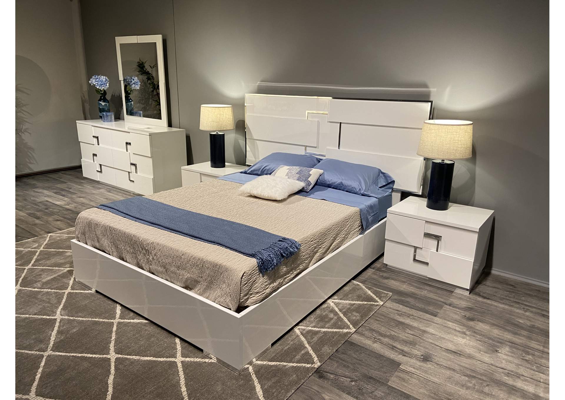 Infinity Premium Dresser In Bianco Lucido,J&M Furniture