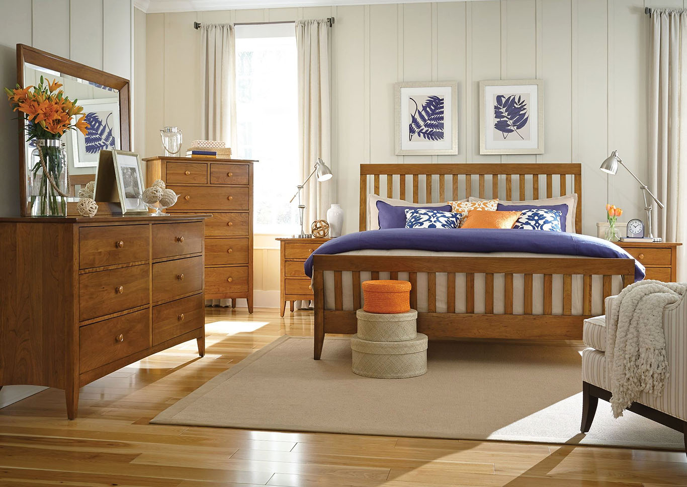 Gatherings Honey Sleigh Queen Bed w/Dresser & Mirror,Kincaid