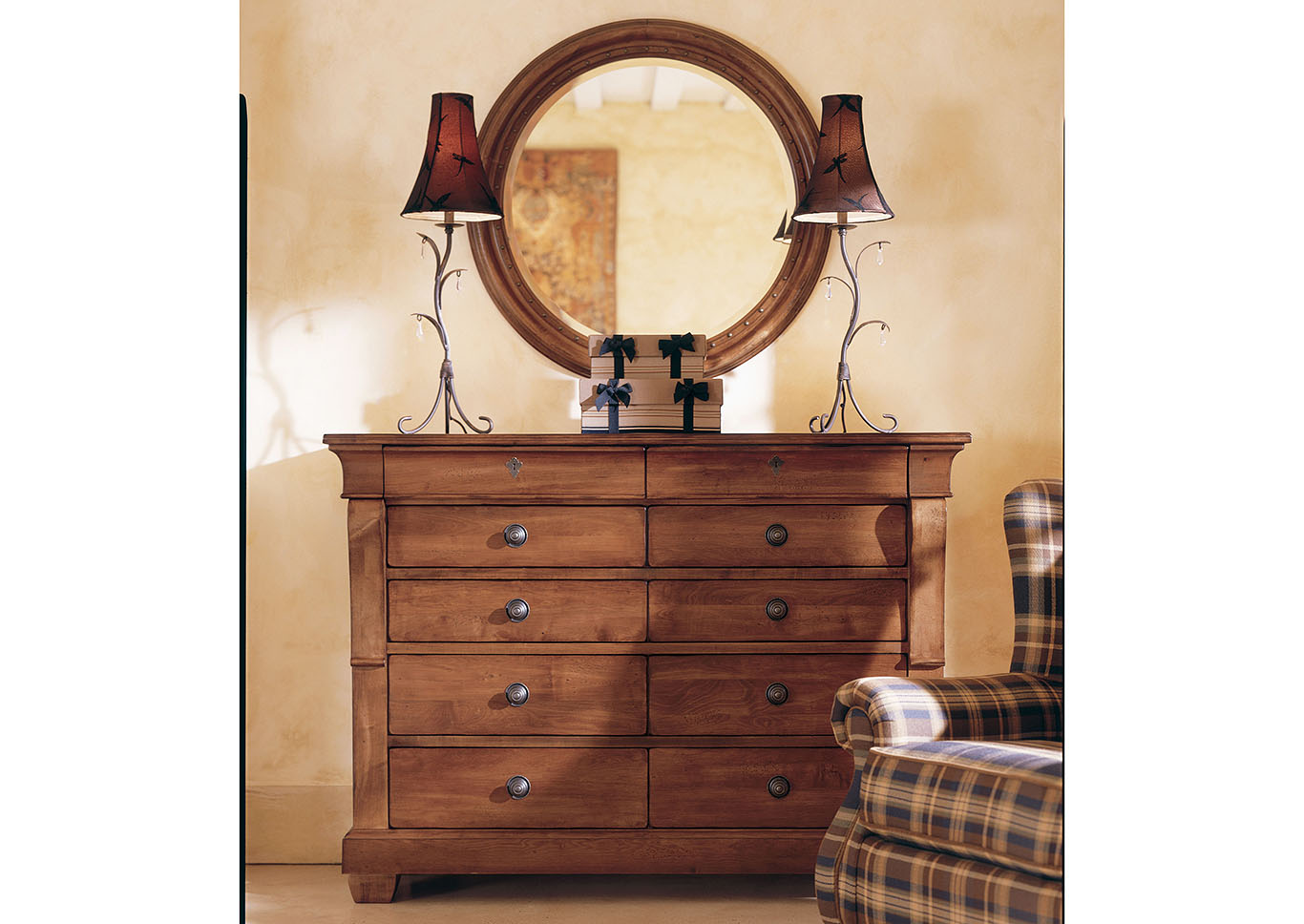 Tuscano Old World Dresser w/Round Mirror,Kincaid