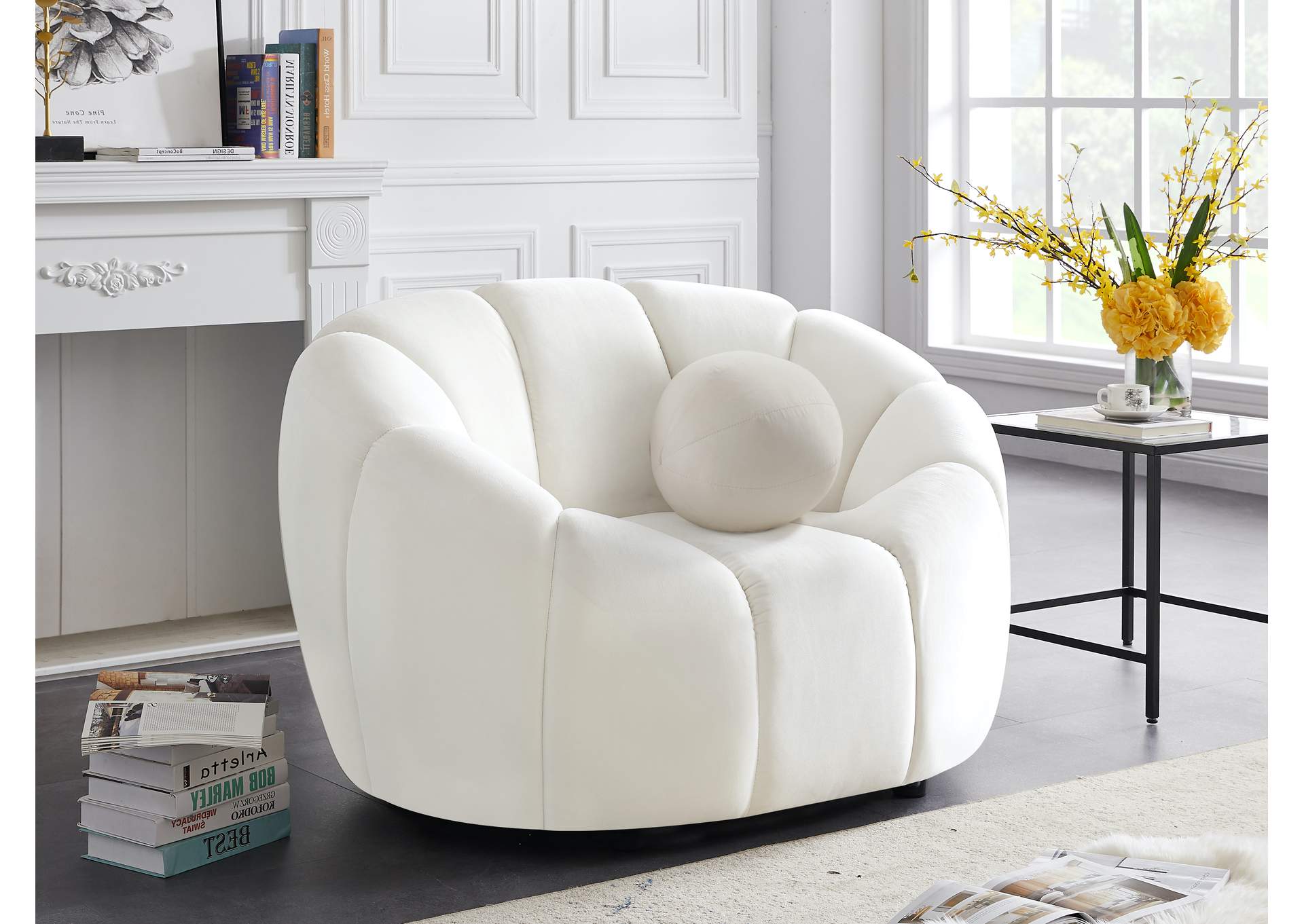 Elijah Cream Velvet Chair,Meridian Furniture