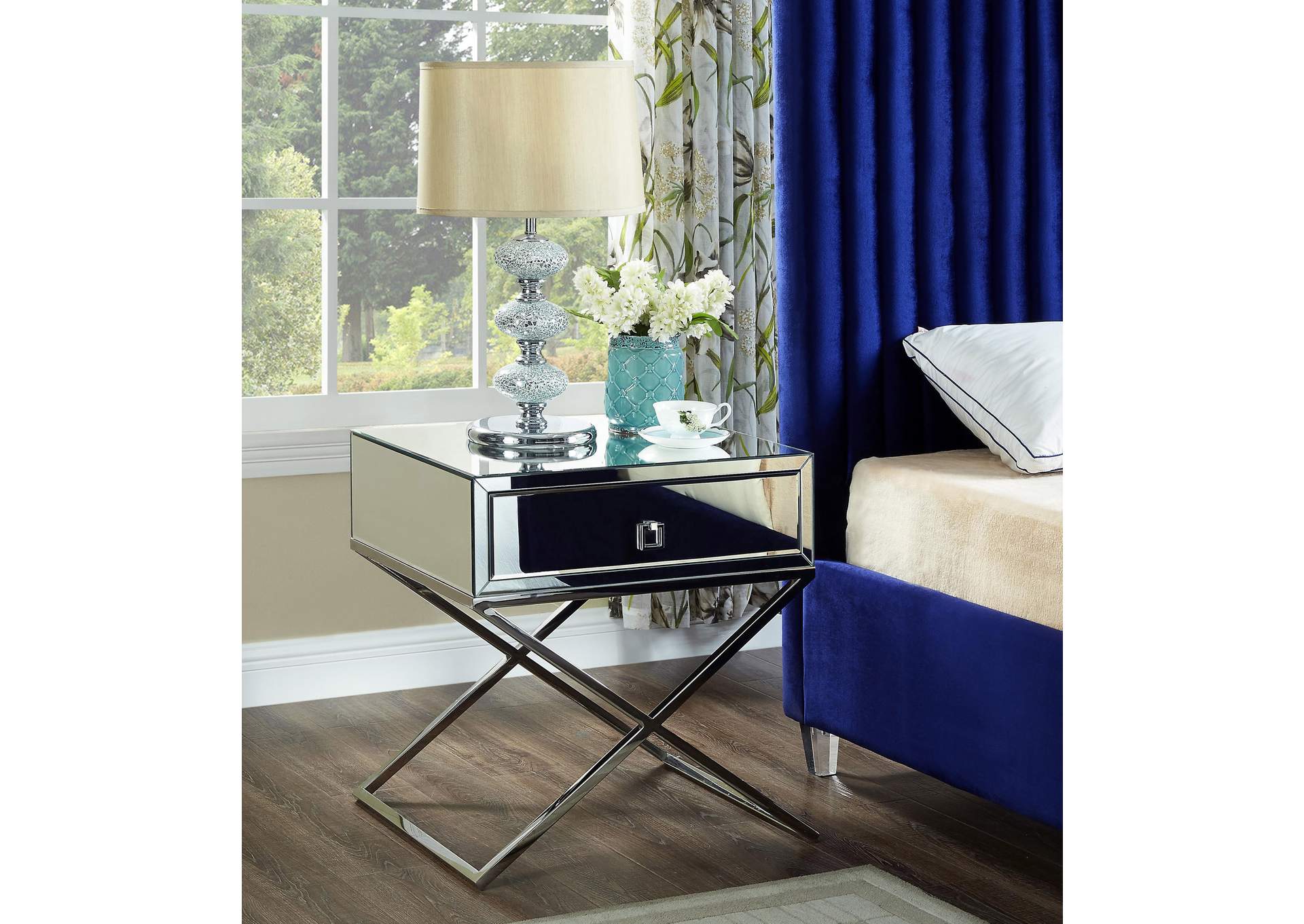 Lynn Side Table,Meridian Furniture