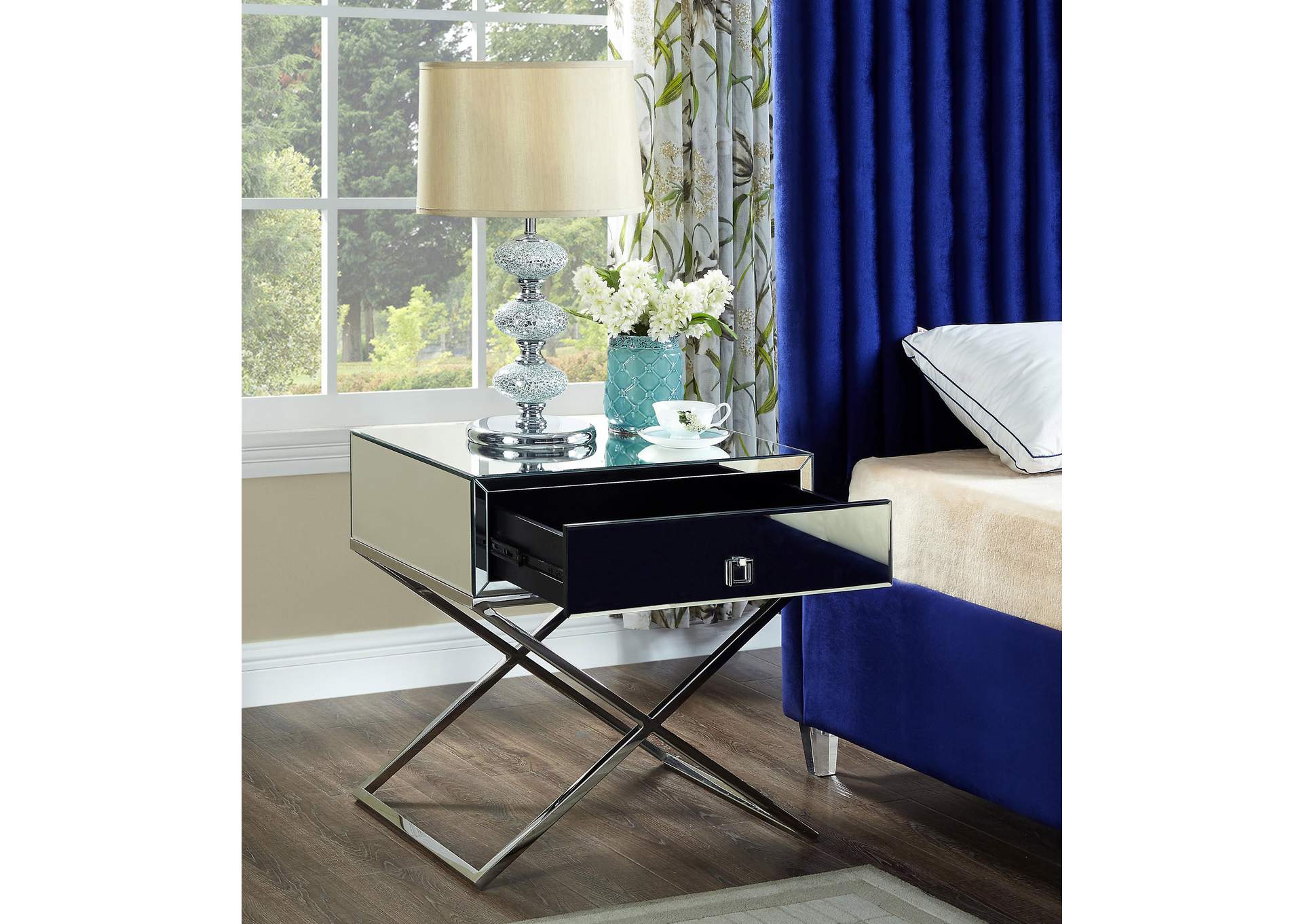 Lynn Side Table,Meridian Furniture