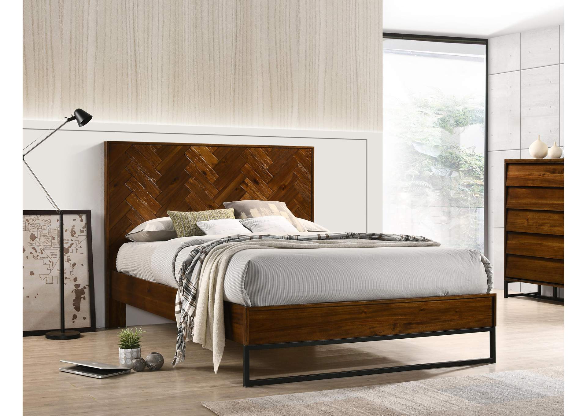 Reed Antique Coffee King Bed (3 Boxes),Meridian Furniture