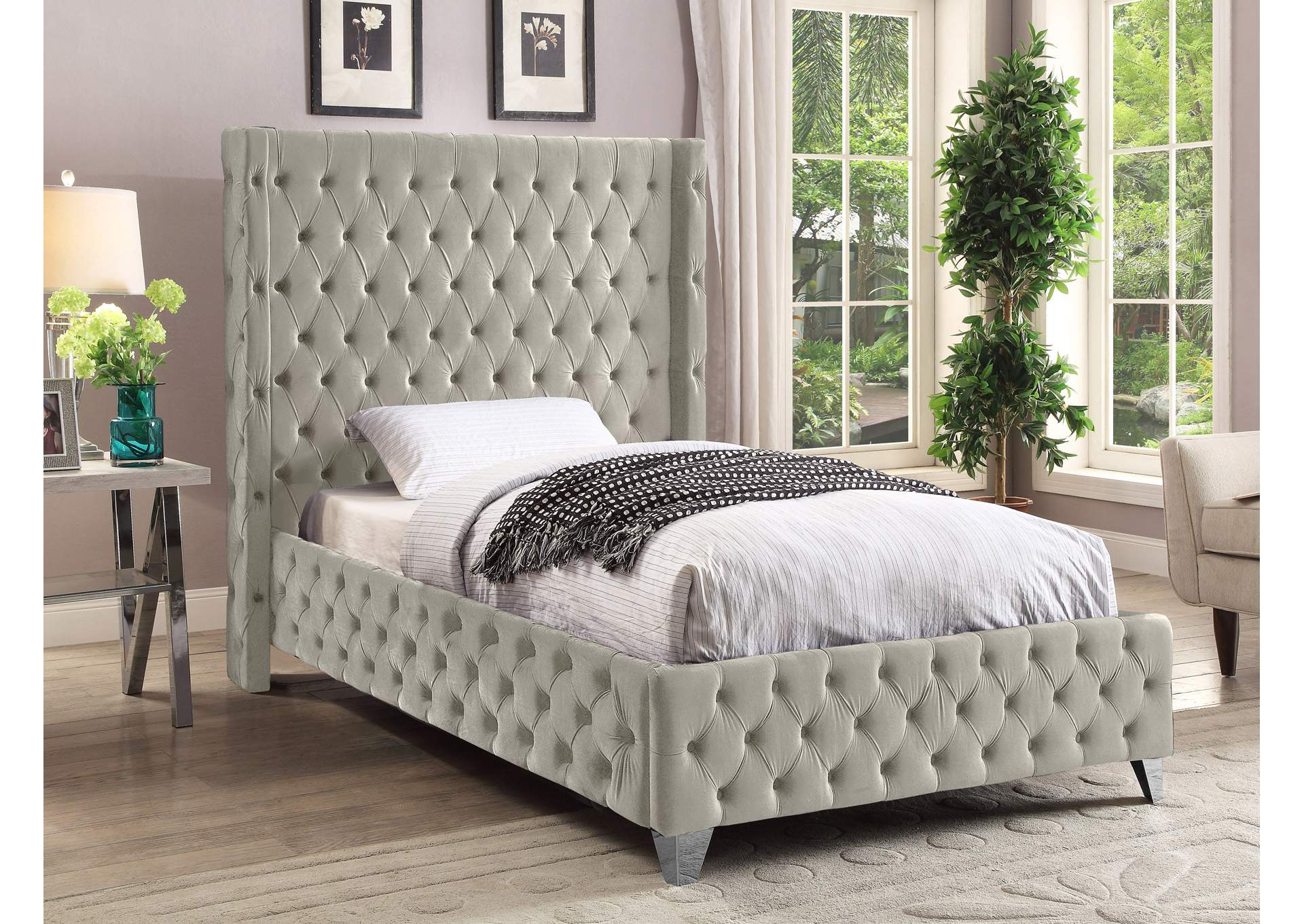 Savan Cream Velvet Twin Bed,Meridian Furniture