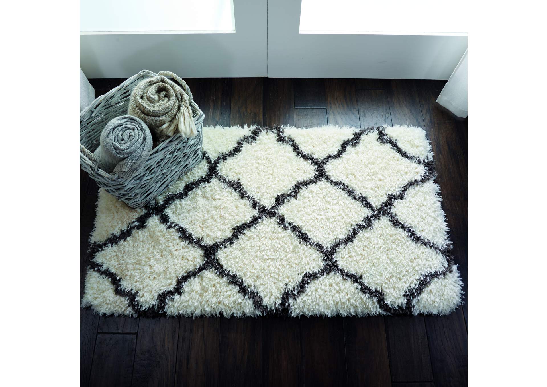 Nourison Luxe Shag 2' X 4' White Plush Area Rug,Nourison