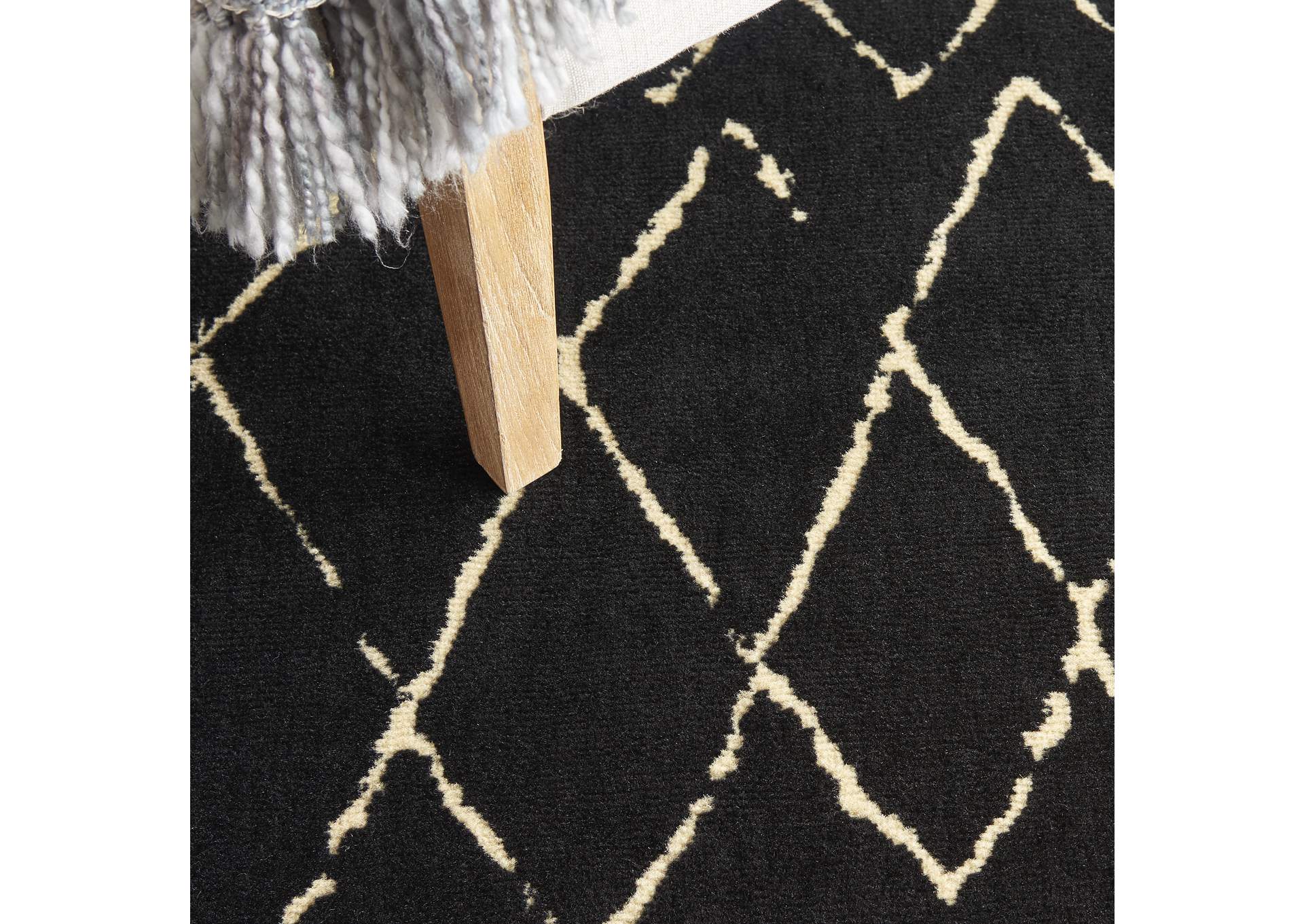 Nourison Grafix GRF04 Black 5' Round Area Rug,Nourison
