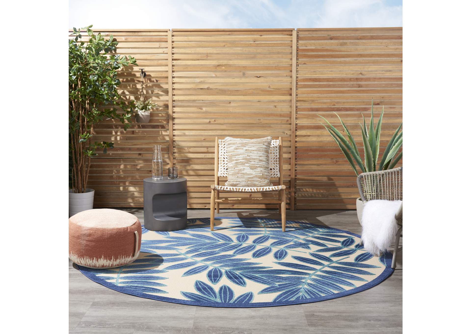 Nourison Aloha ALH18 Navy Blue and White 7'10 Round Oversized Indoor-outdoor Rug,Nourison